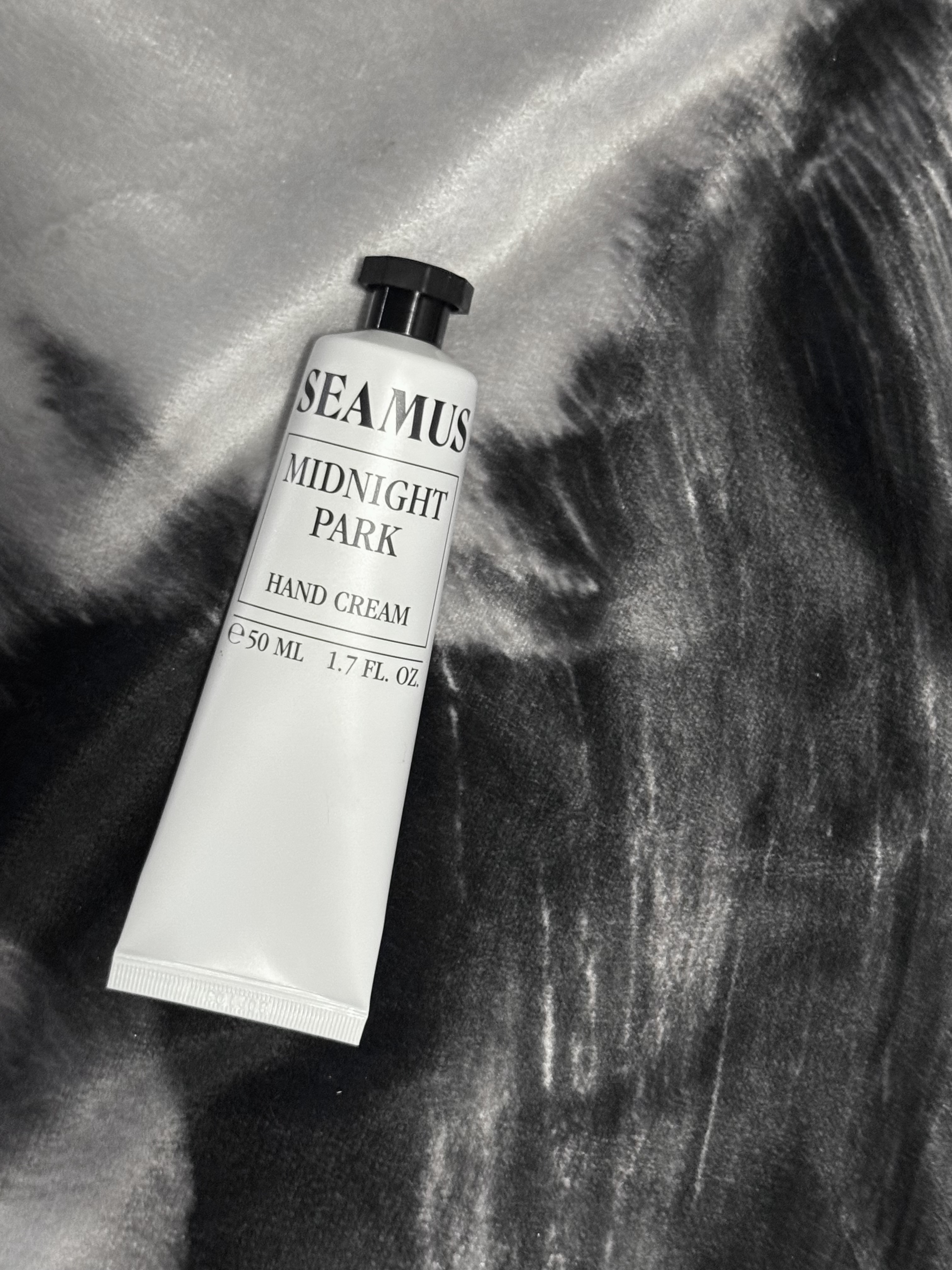 [3% 적립] SEAMUS MIDNIGHT PARK HAND CREAM 50ML 착용 스타일 - 2