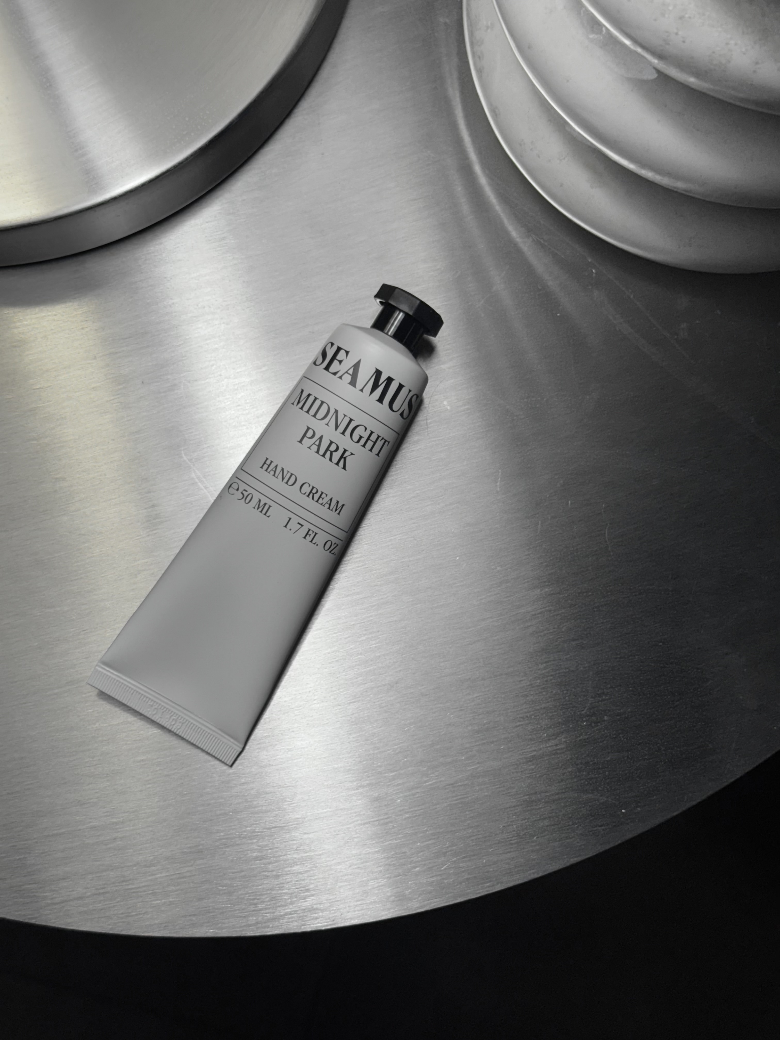 [3% 적립] SEAMUS MIDNIGHT PARK HAND CREAM 50ML 착용 스타일 - 4