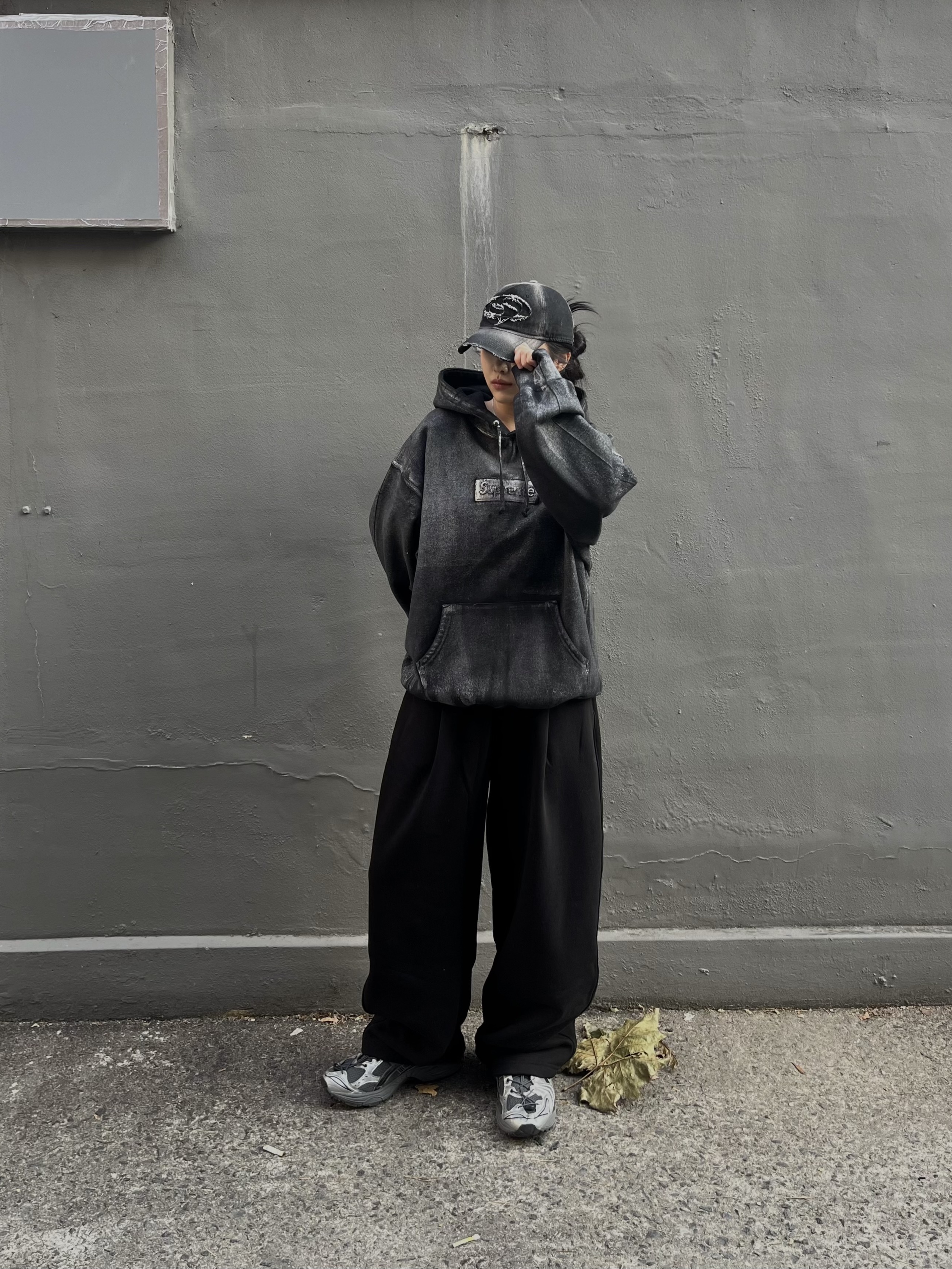 Supreme x MM6 Maison Margiela Foil Box Logo Hooded Sweatshirt Black - 24SS, Asics x Unaffected Gel-Kayano 14 Silver Moon 착용 스타일 - 4