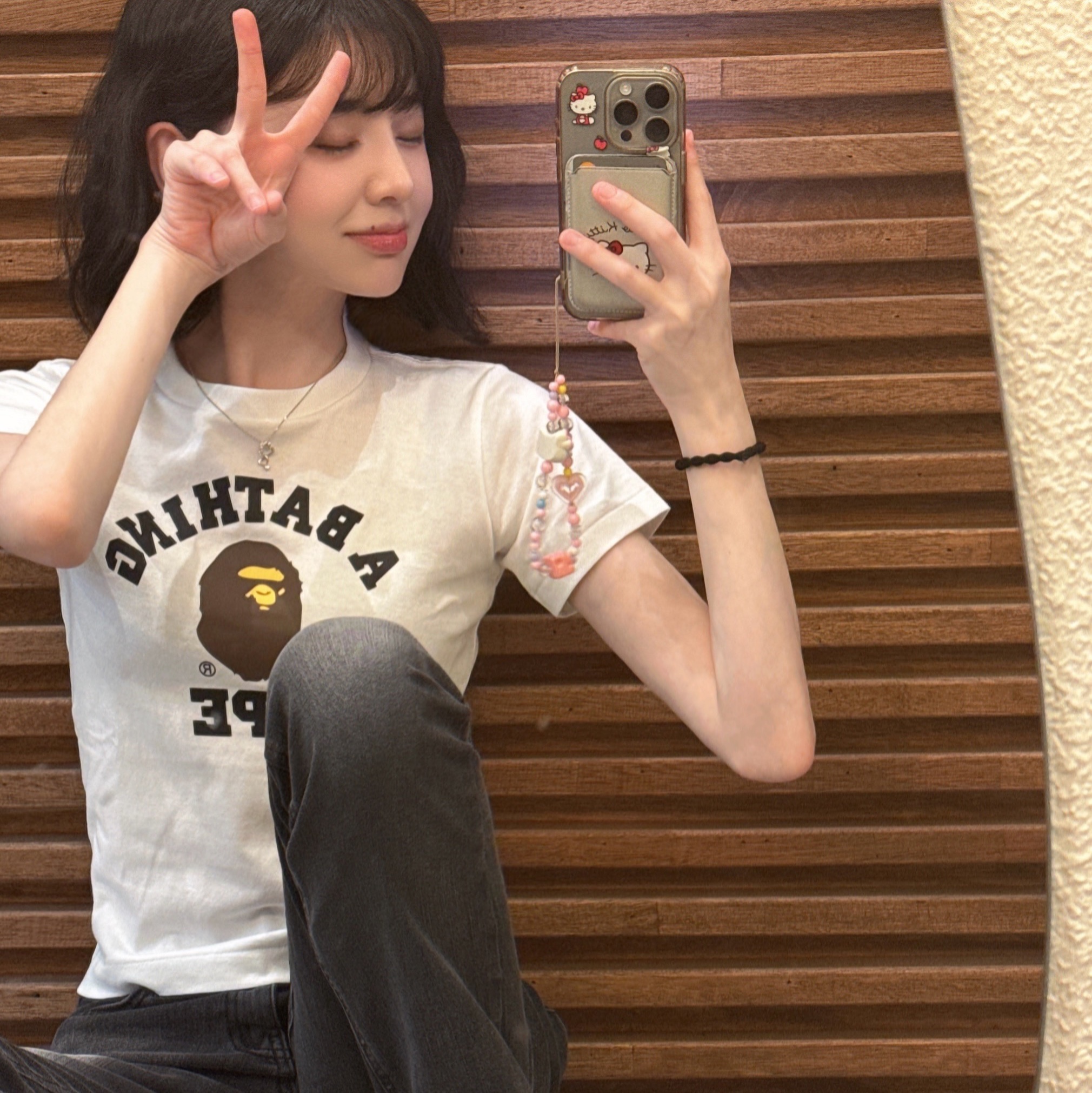 BAPE College T-Shirt White 착용 스타일 - 1