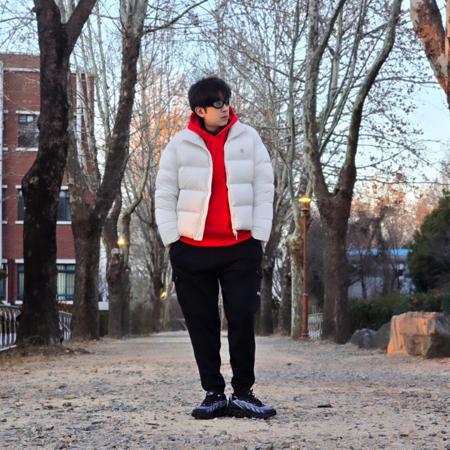 Stussy Beach Roots Hoodie Red, Nike Air Max Dn8 Black Anthracite 착용 스타일 - 5