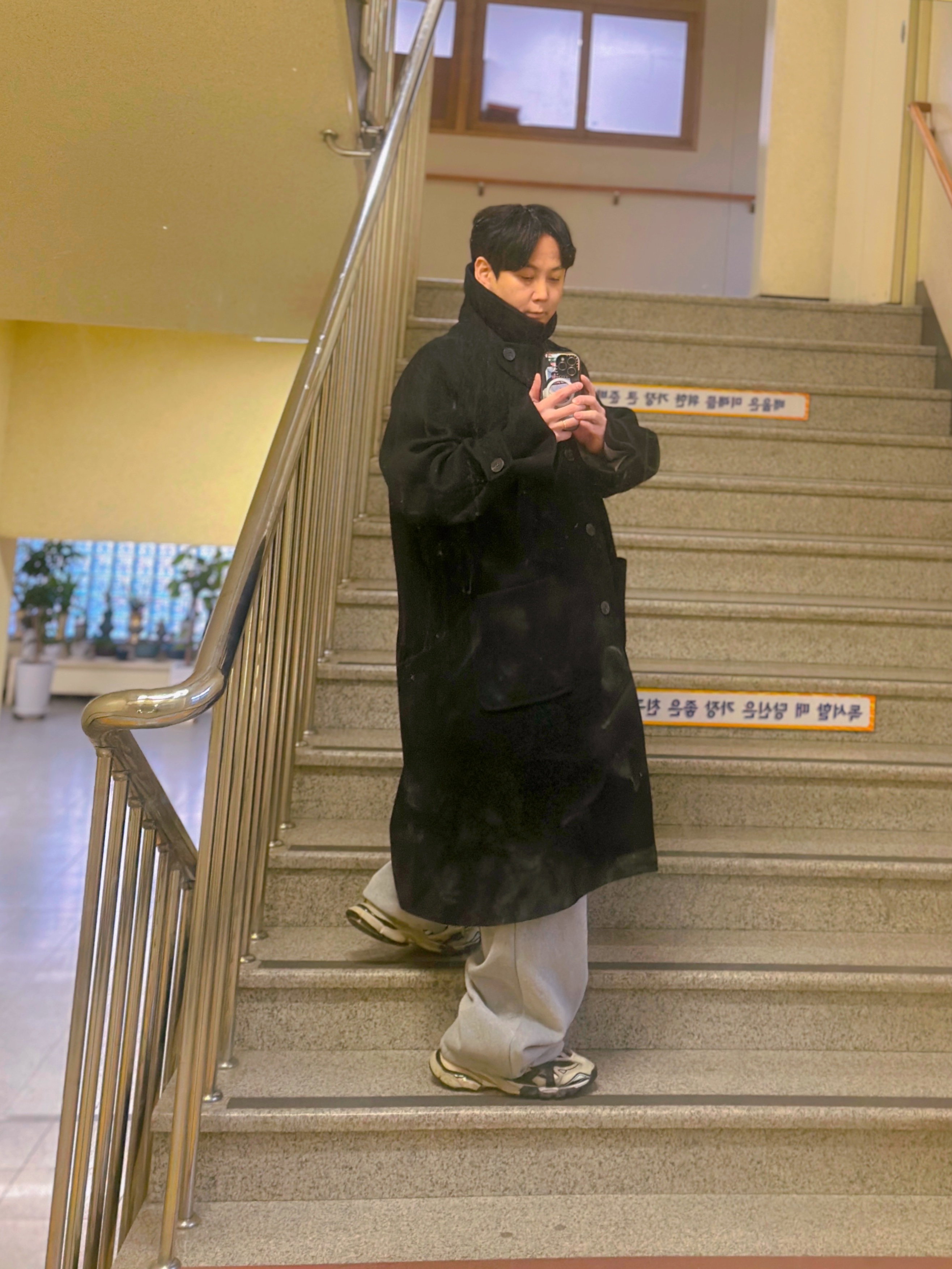 Undermycar Legion.02 Balmacaan Oversized Wool Coat Black 착용 스타일 - 1