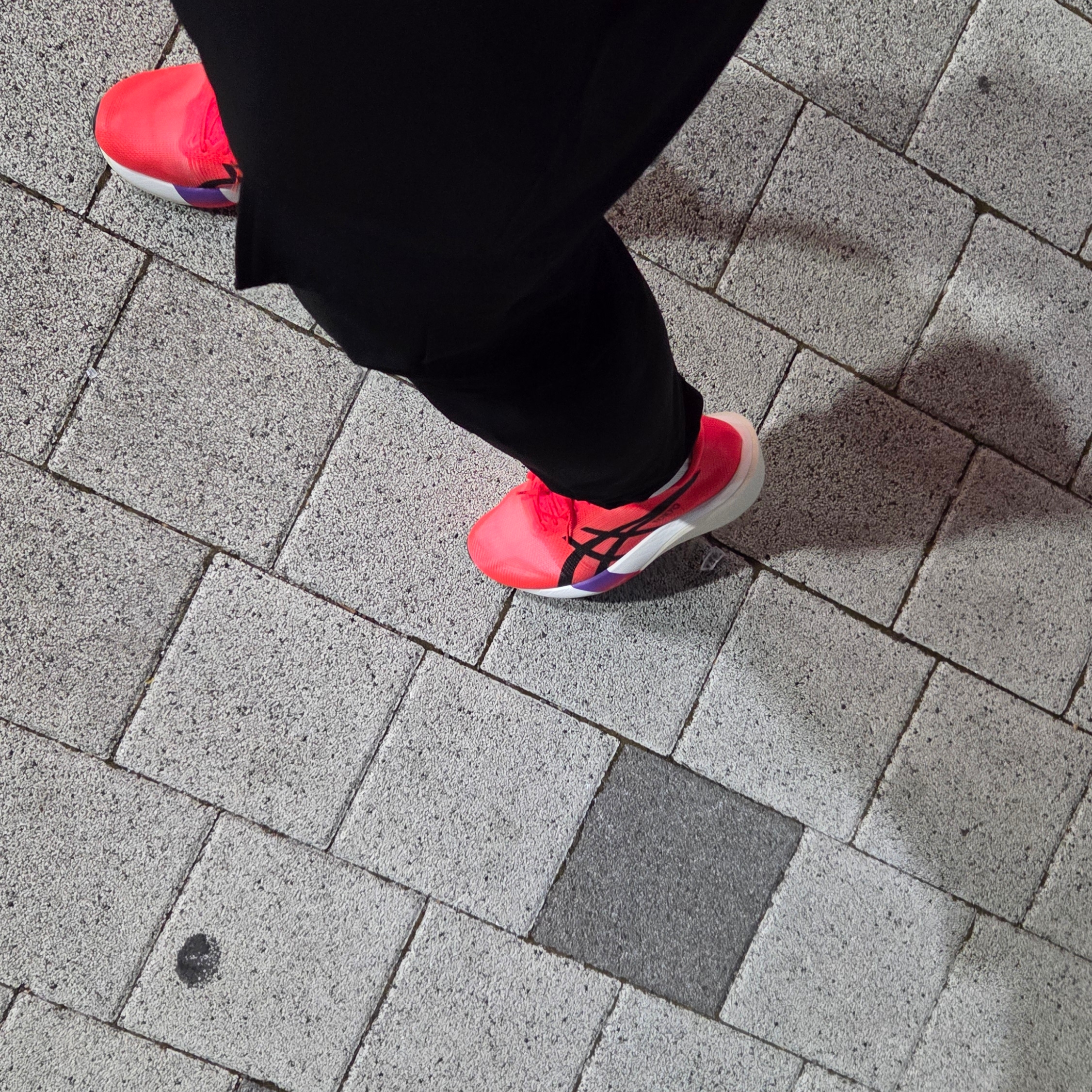 Asics Metaspeed Edge Tokyo Flash Red Black 착용 스타일