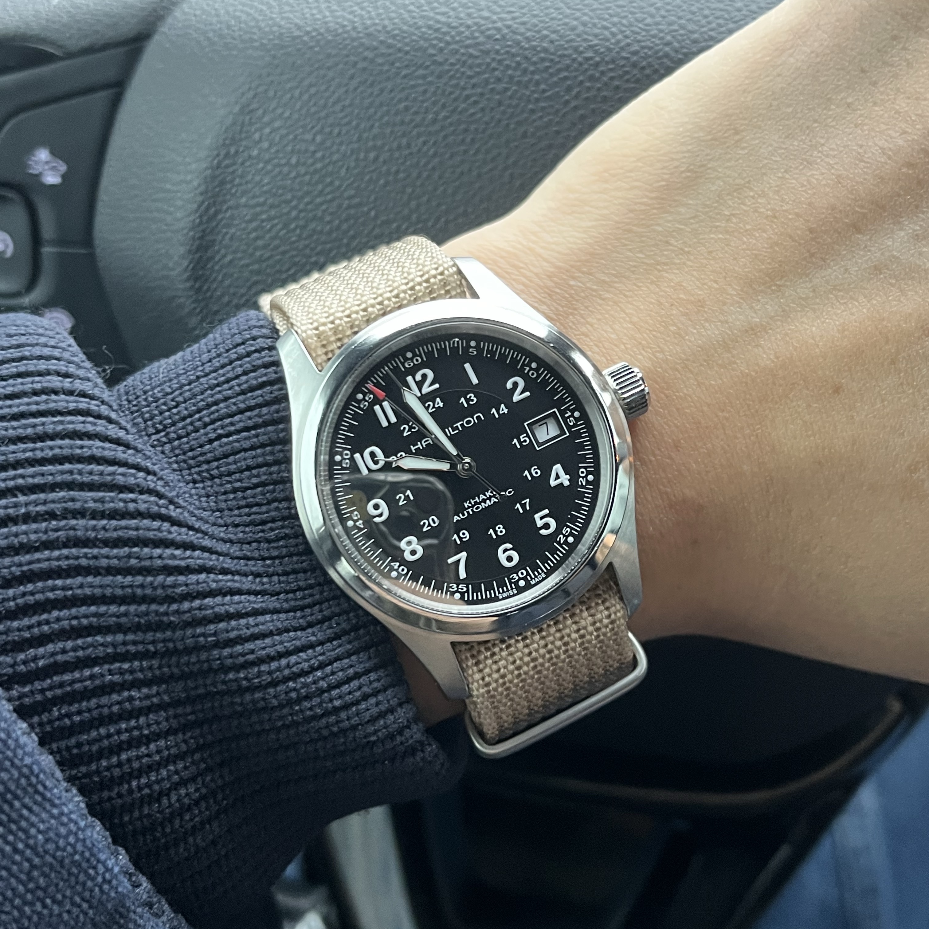 Hamilton Khaki Field Auto 38mm Stainless Steel Black 착용 스타일