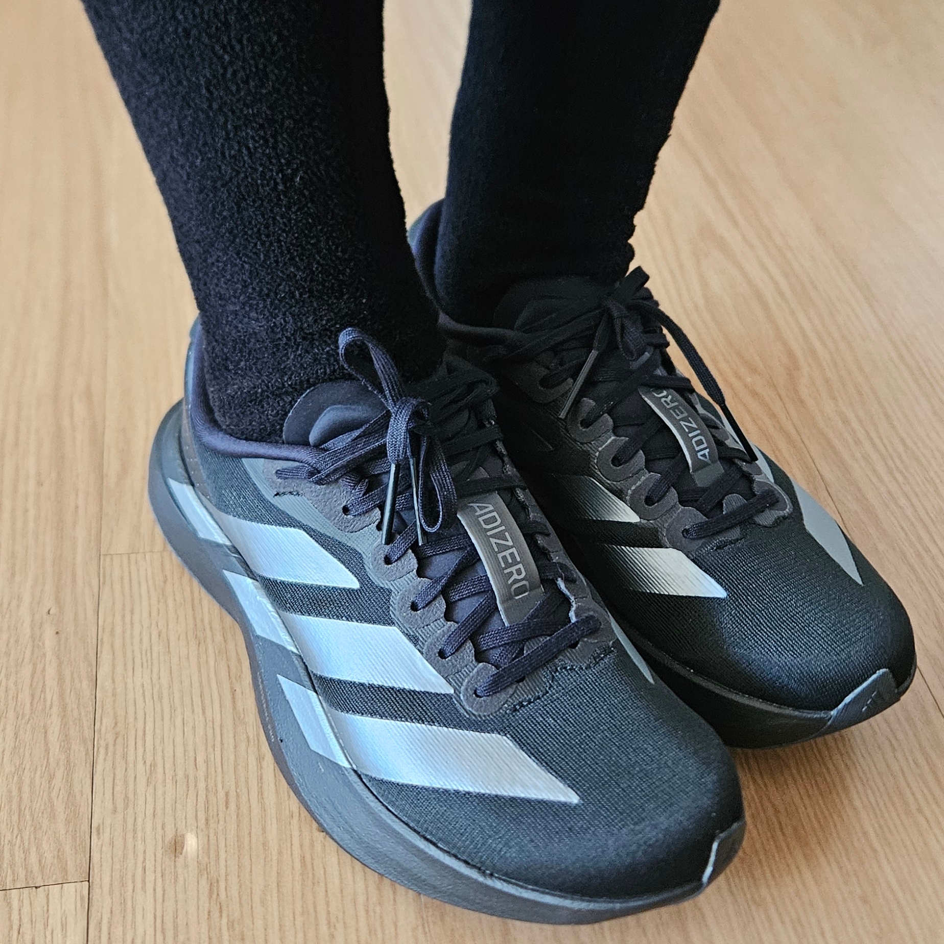 (W) Adidas Adizero EVO SL Core Black Iron Metallic 착용 스타일