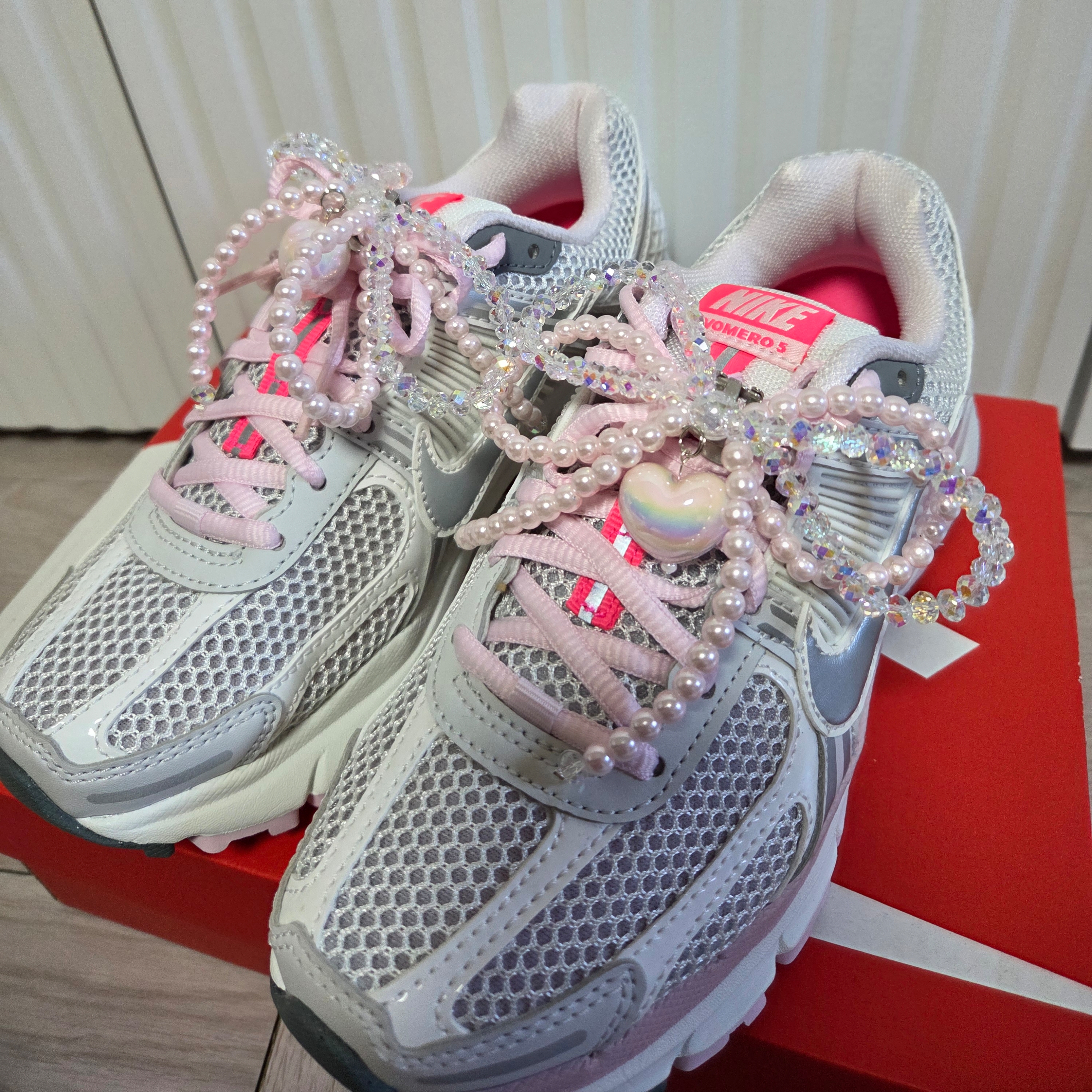 (W) Nike Zoom Vomero 5 Photon Dust Metallic Silver 착용 스타일 - 2
