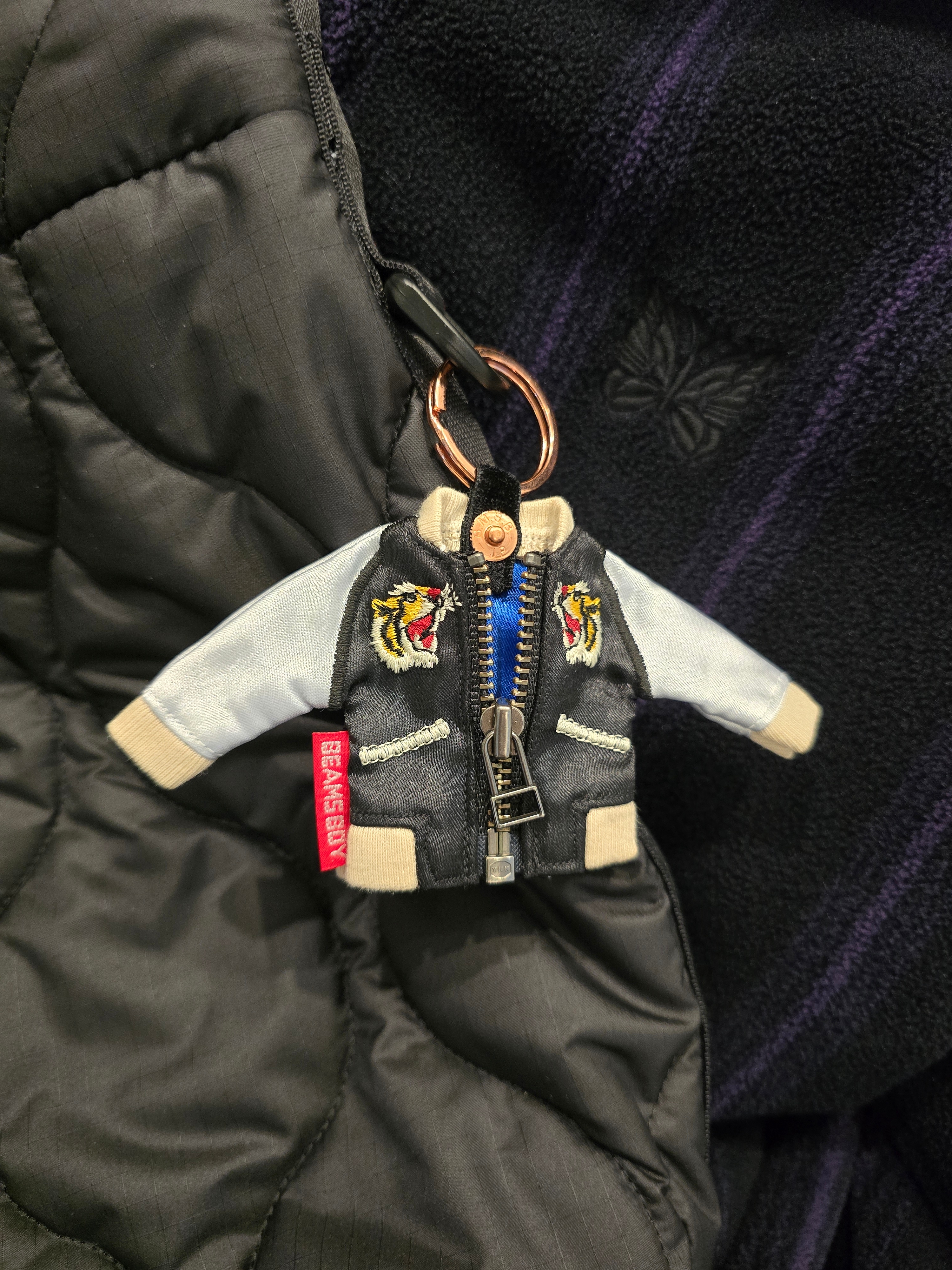 Beams Boy Boy's Sukajan Keychain Black 착용 스타일 - 1