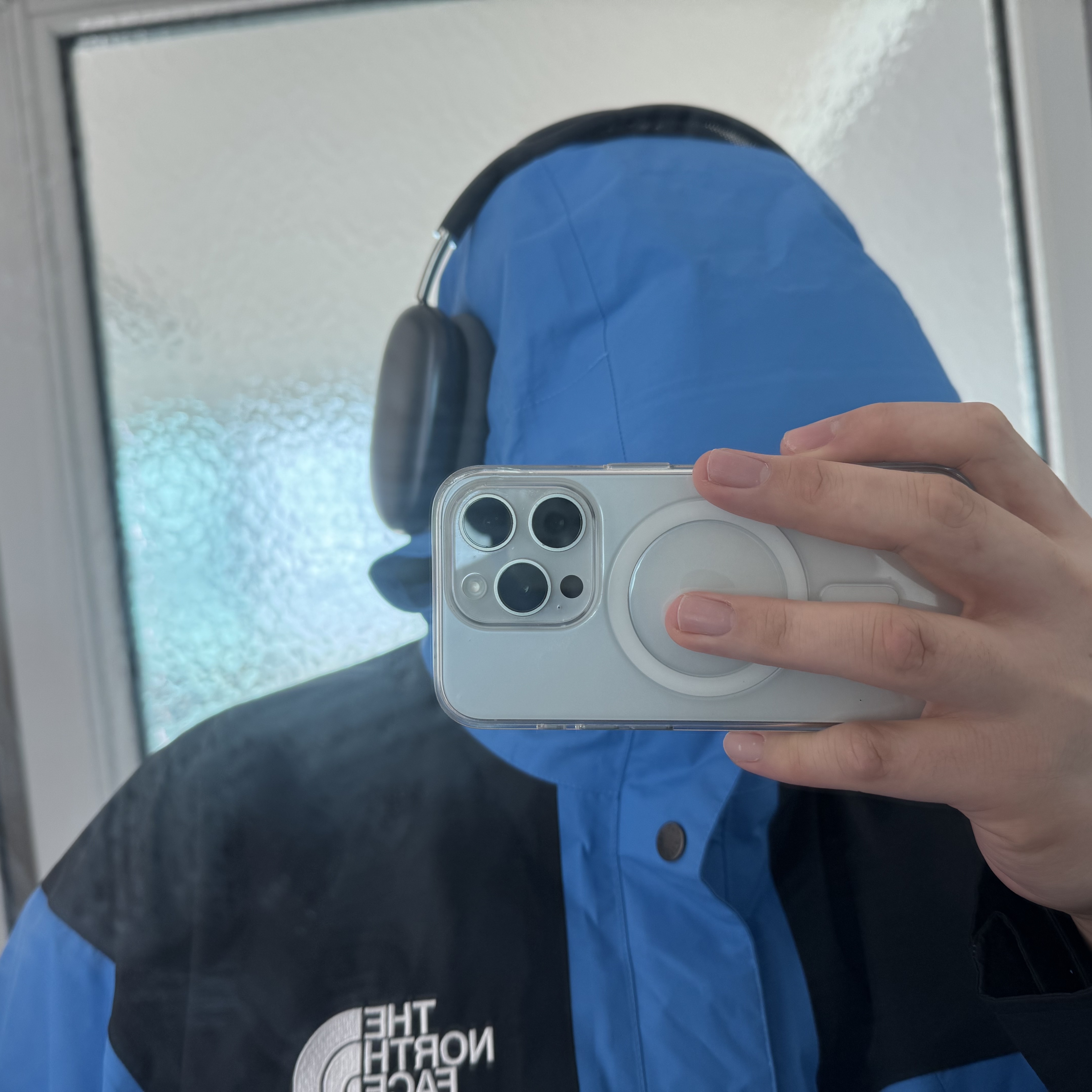 Apple AirPods Max USB C Midnight (Korean Ver.), Supreme x The North Face Mountain Jacket Blue - 24FW 착용 스타일