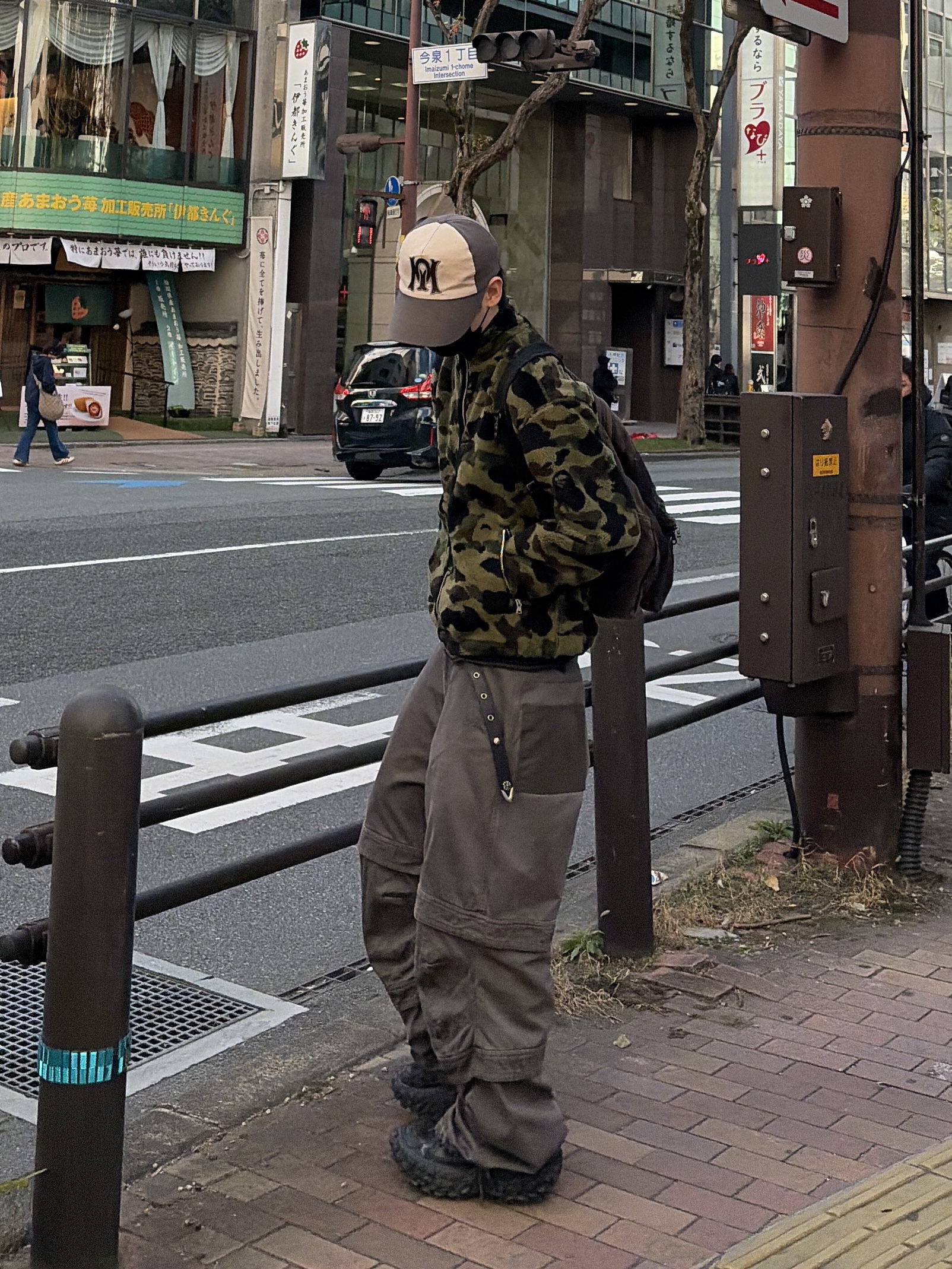 BAPE 1st Camo Fleece Jacket Green, farfromwhat far layered work pants_charcoal 착용 스타일 - 2
