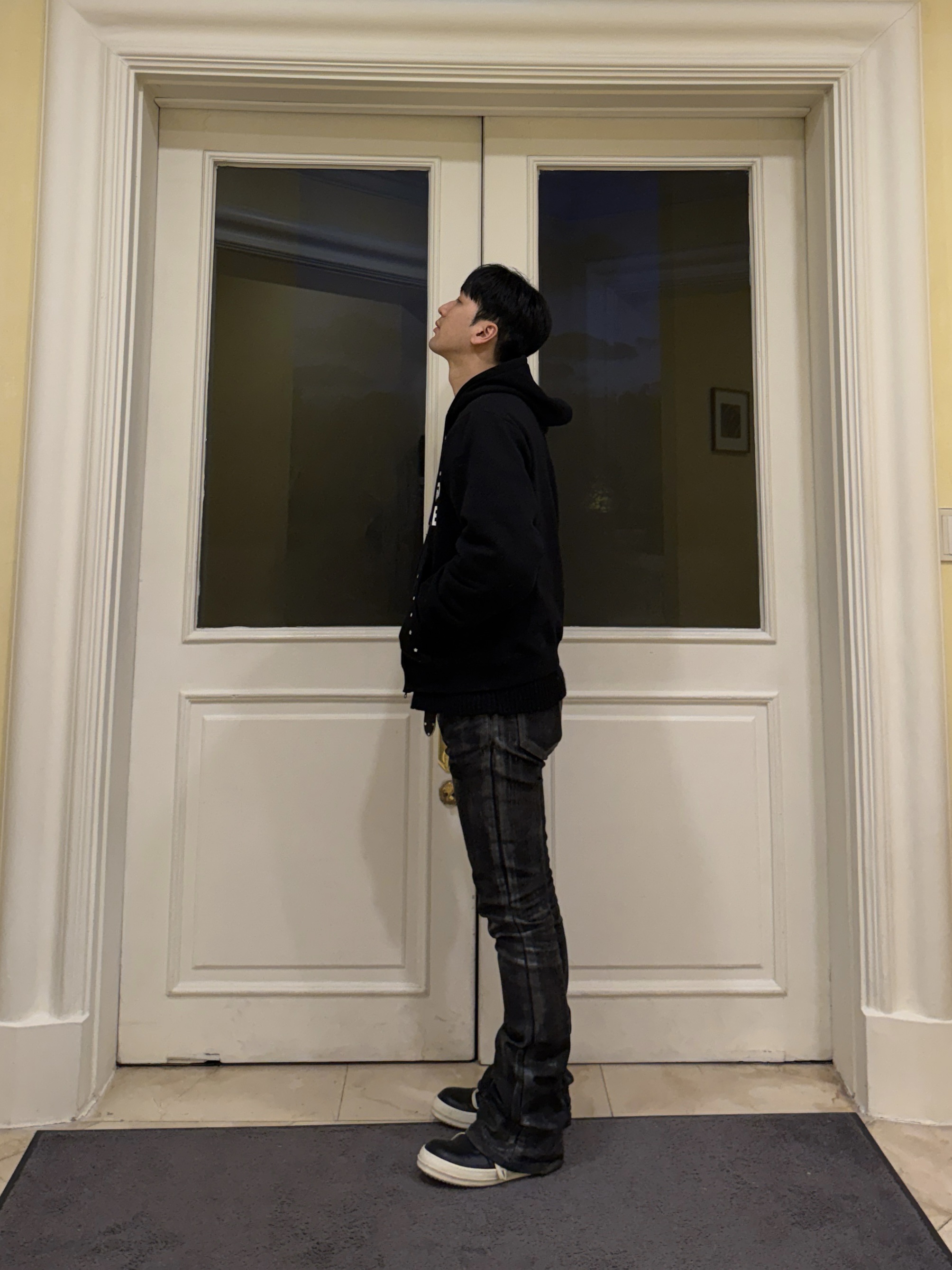 SLOW RECORD HOUSE Typo Star Hood Zip-up Black 착용 스타일 - 6