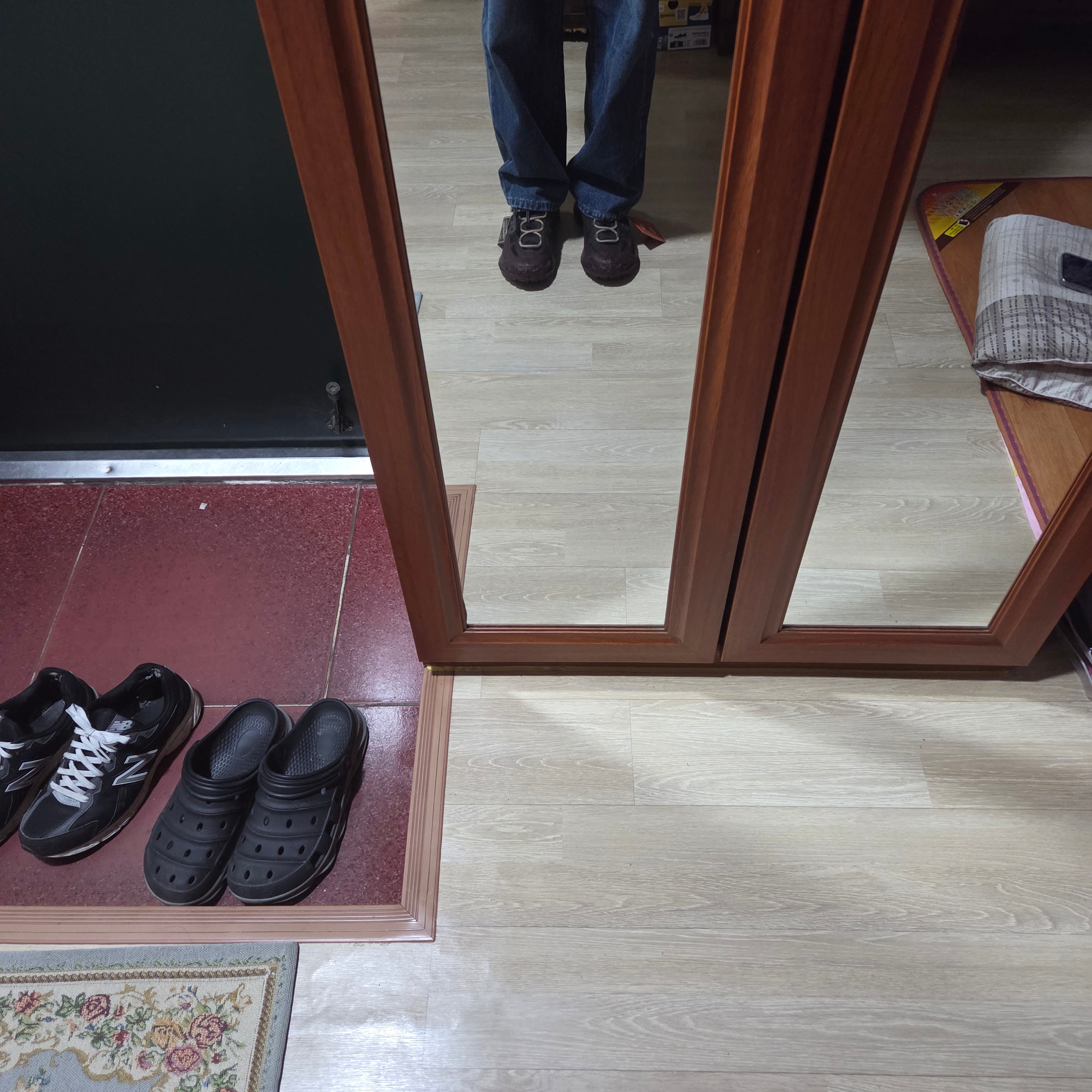 Nike ACG Mountain Fly 2 Low Gore-Tex Burgundy Crush and Velvet Brown 착용 스타일 - 1