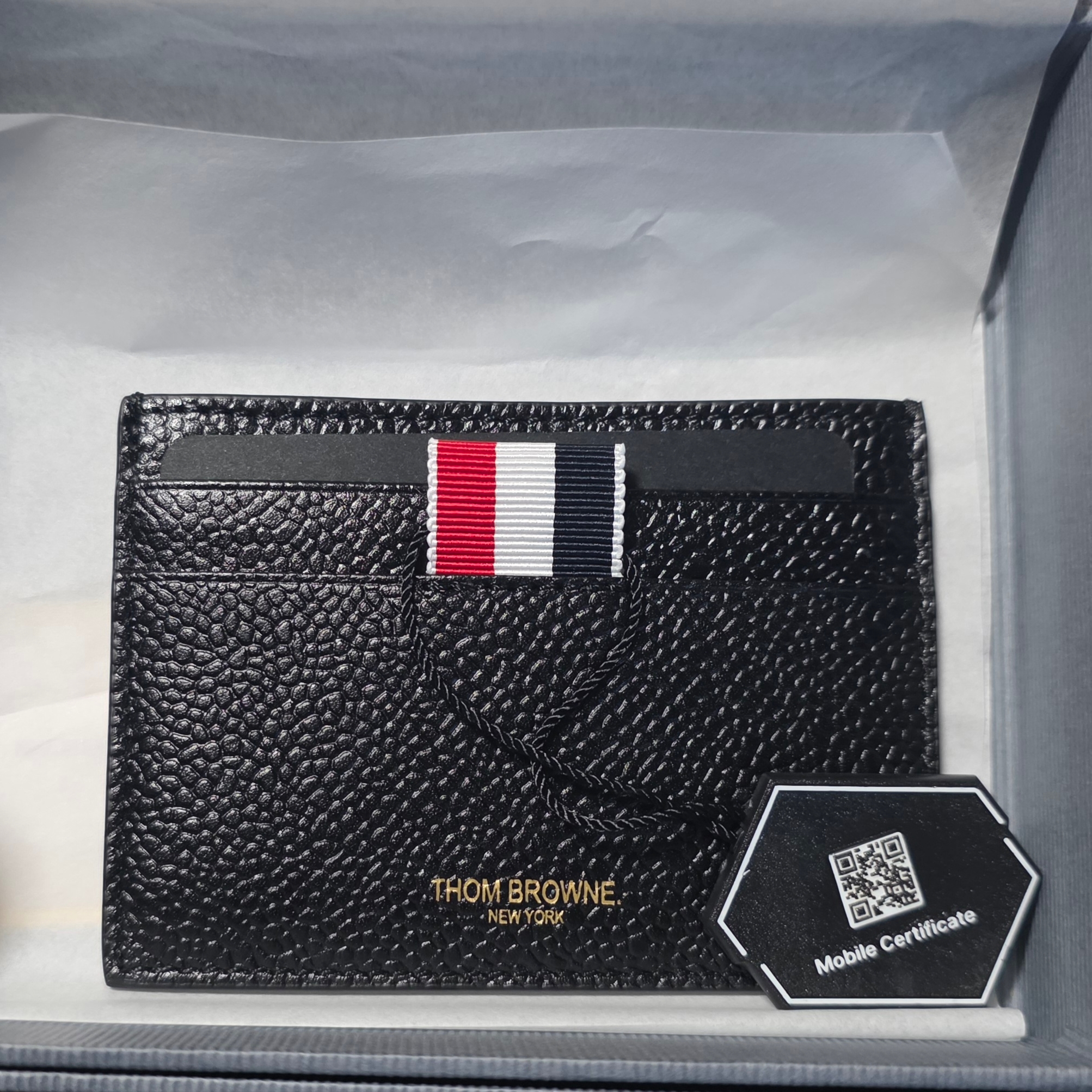 Thom Browne Pebble Grain Leather Stripe Single Card Holder Black 착용 스타일
