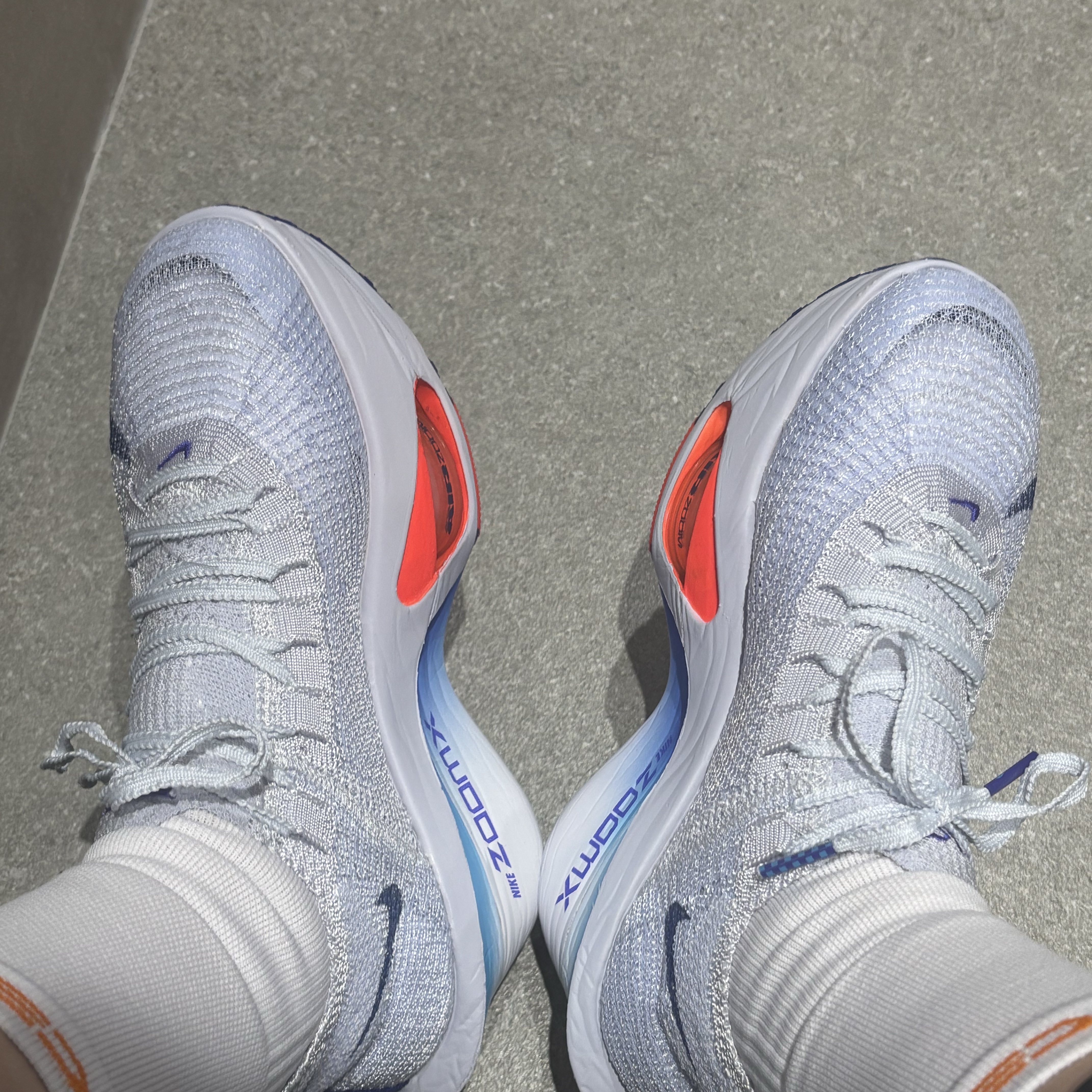 (W) Nike Air Zoom Alphafly Next% 3 Football Grey Ghost 착용 스타일