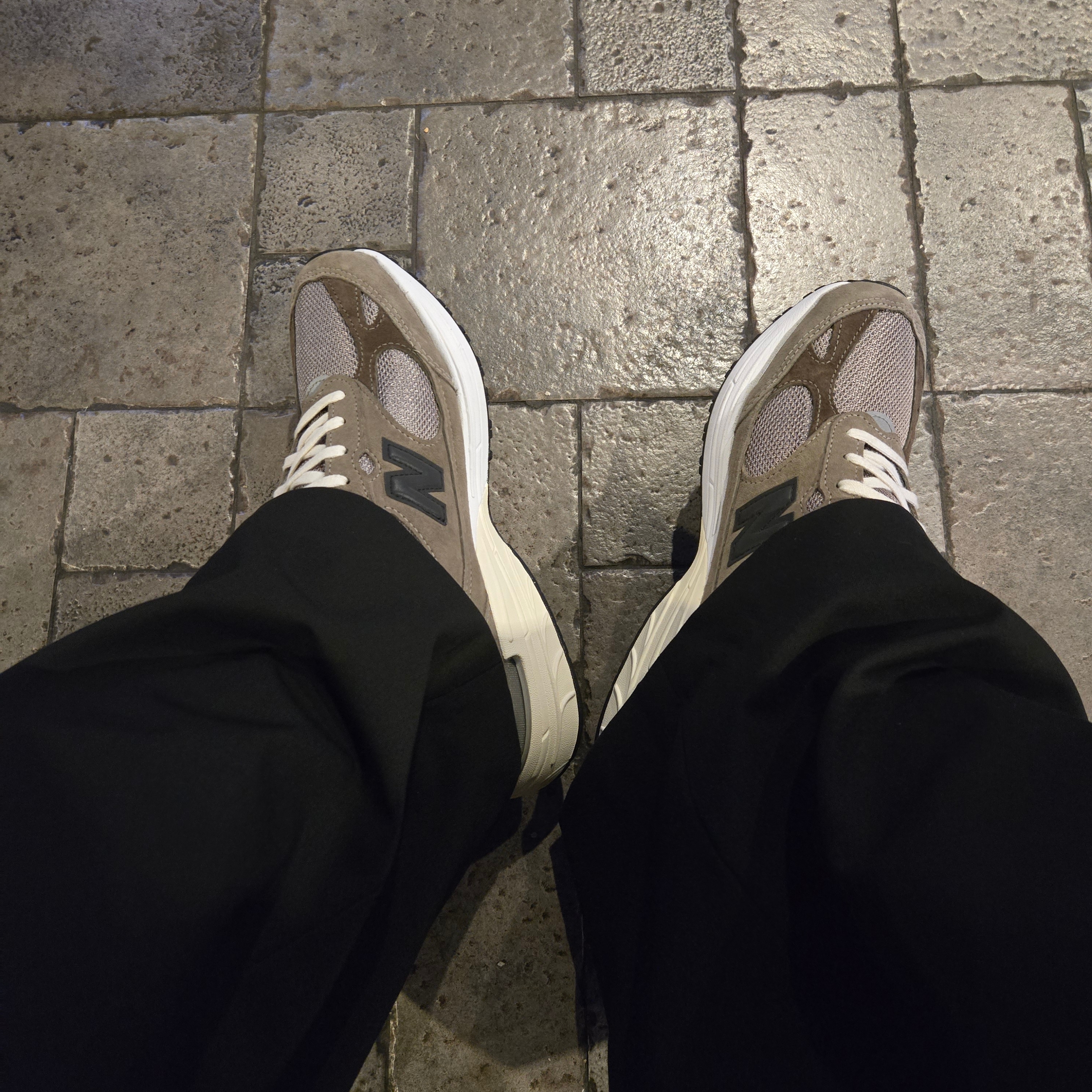 New Balance x JJJJound 993 Made in USA Mushroom White 착용 스타일 - 2