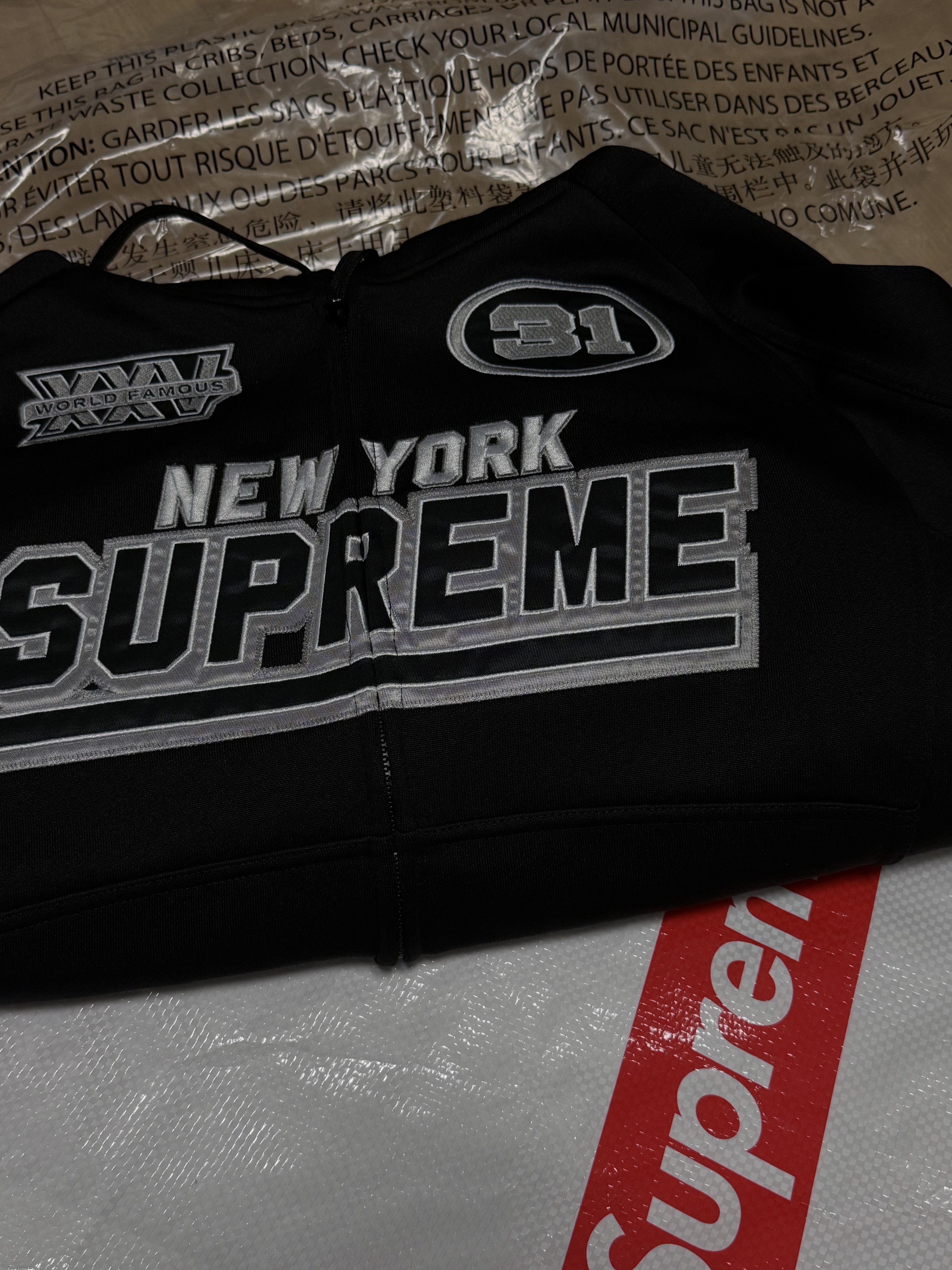 Supreme Football Zip Up Hooded Sweatshirt Black - 25FW 착용 스타일 - 4
