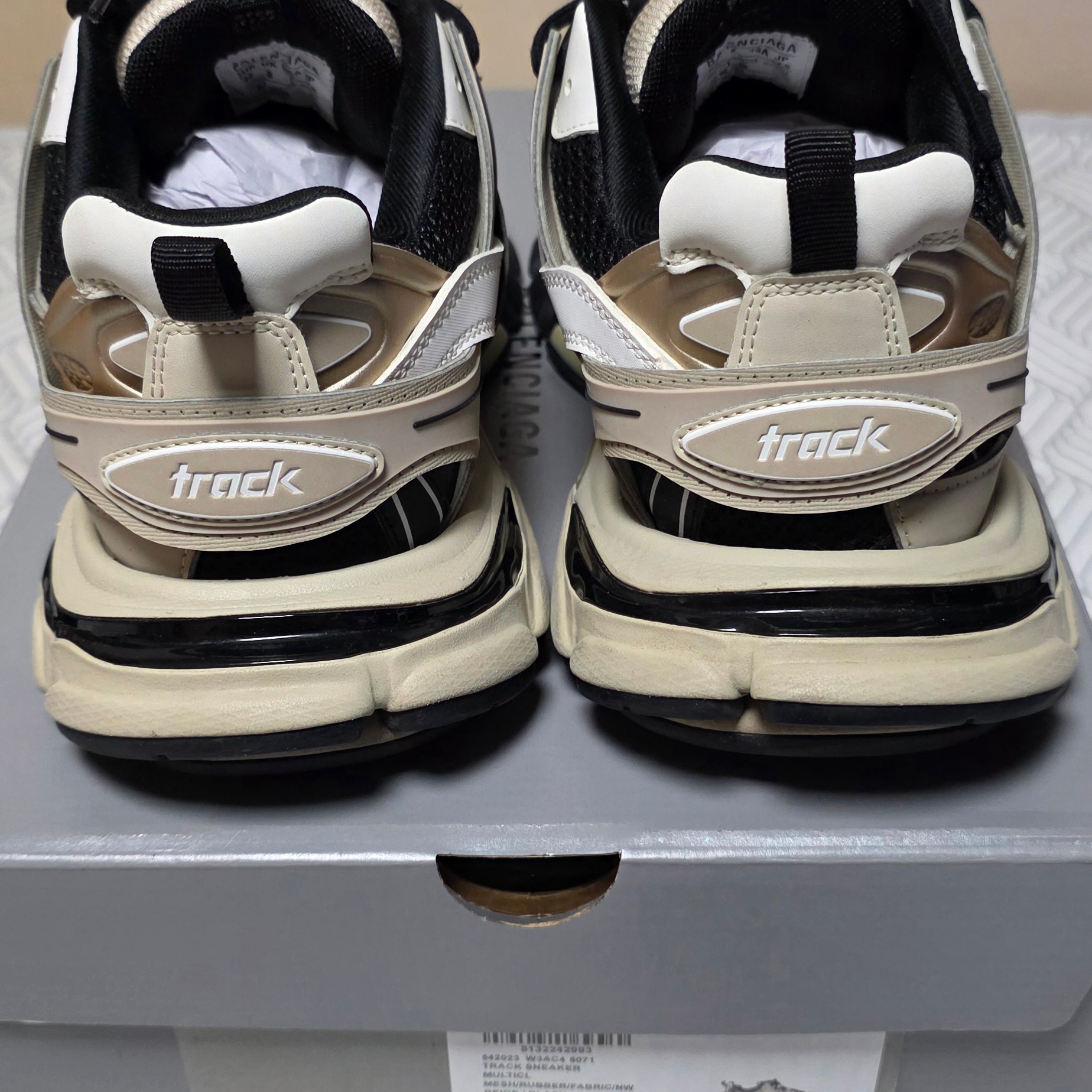 Balenciaga Track Sneakers Beige Black 착용 스타일 - 6