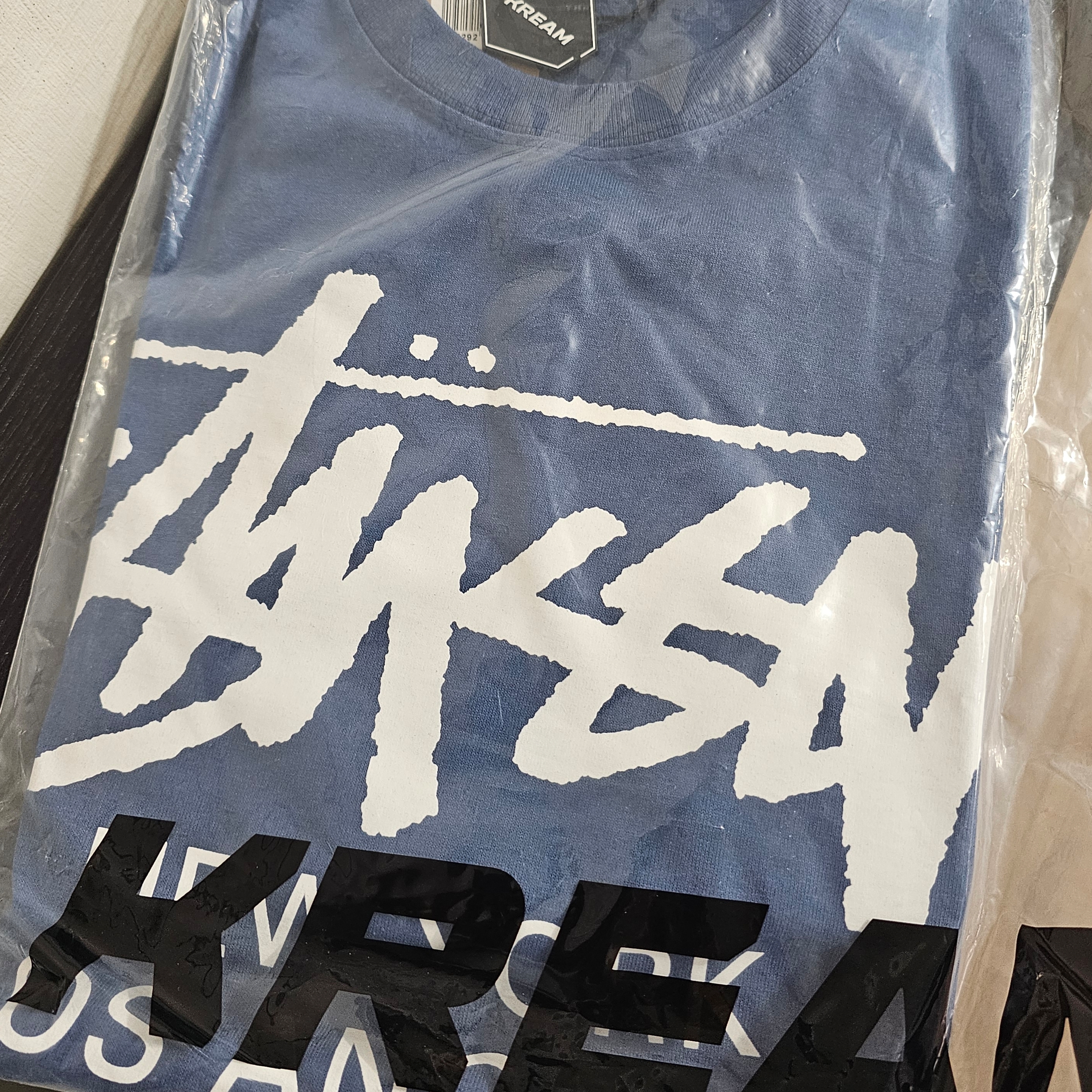 Stussy World Tour LS T-Shirt Midnight 착용 스타일
