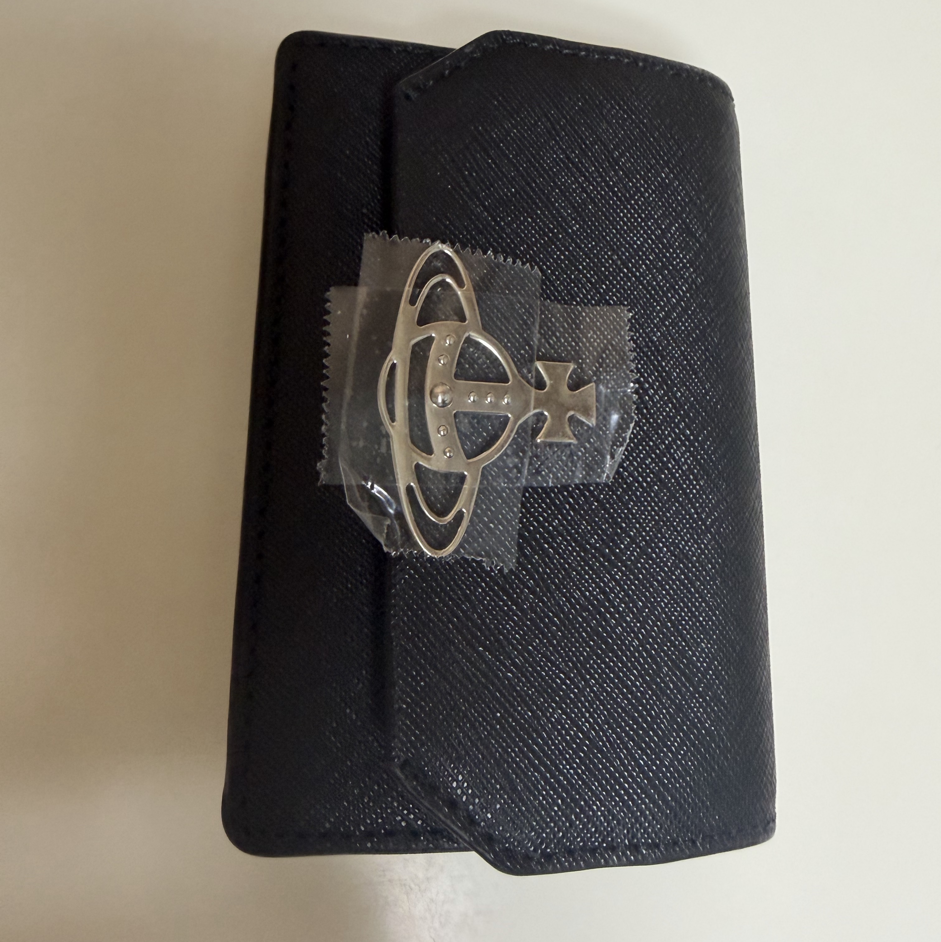 Vivienne Westwood Saffiano Cow Leather Card Holder Black 착용 스타일
