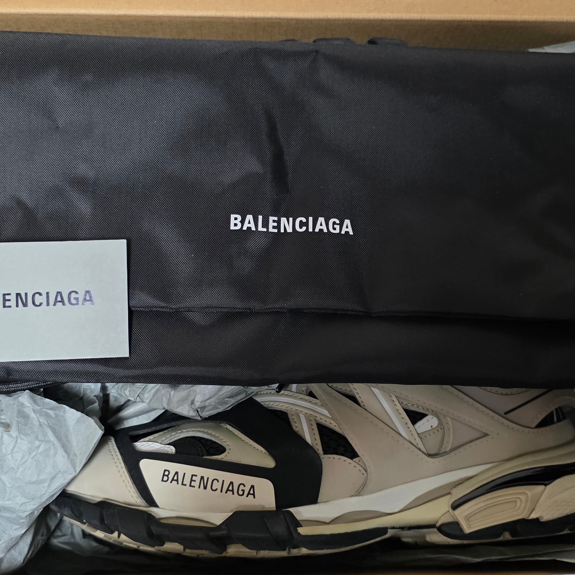 Balenciaga Track Sneakers Beige Black 착용 스타일 - 3