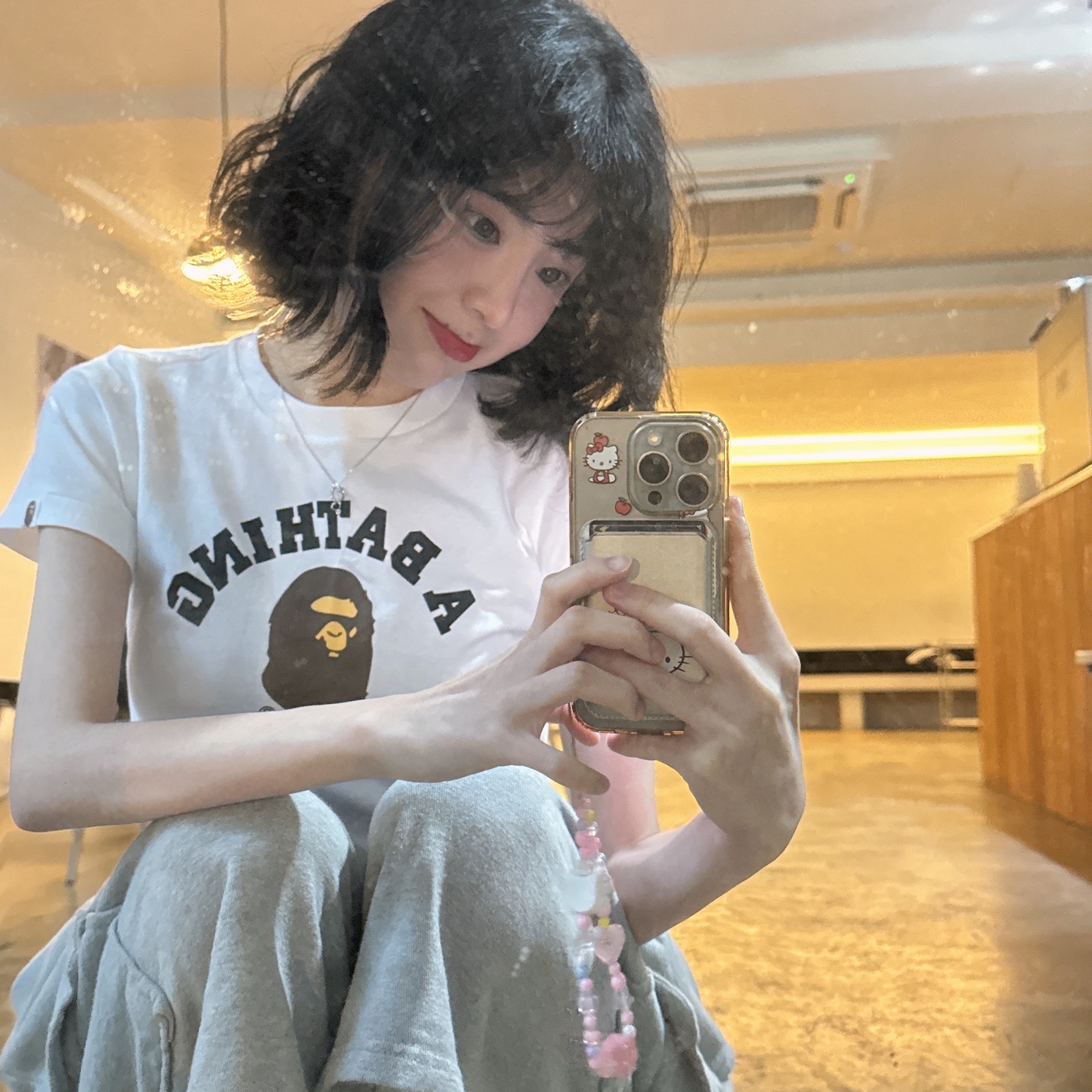 BAPE College T-Shirt White 착용 스타일 - 3