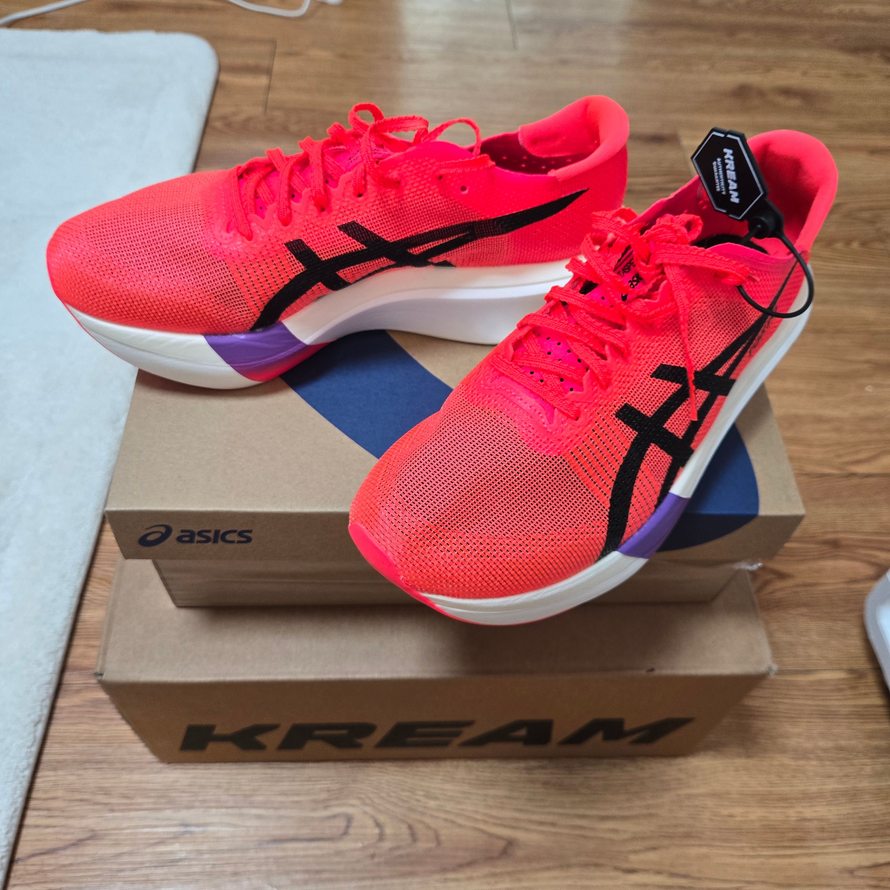 Asics Metaspeed Sky Tokyo Flash Red Black 착용 스타일 - 4