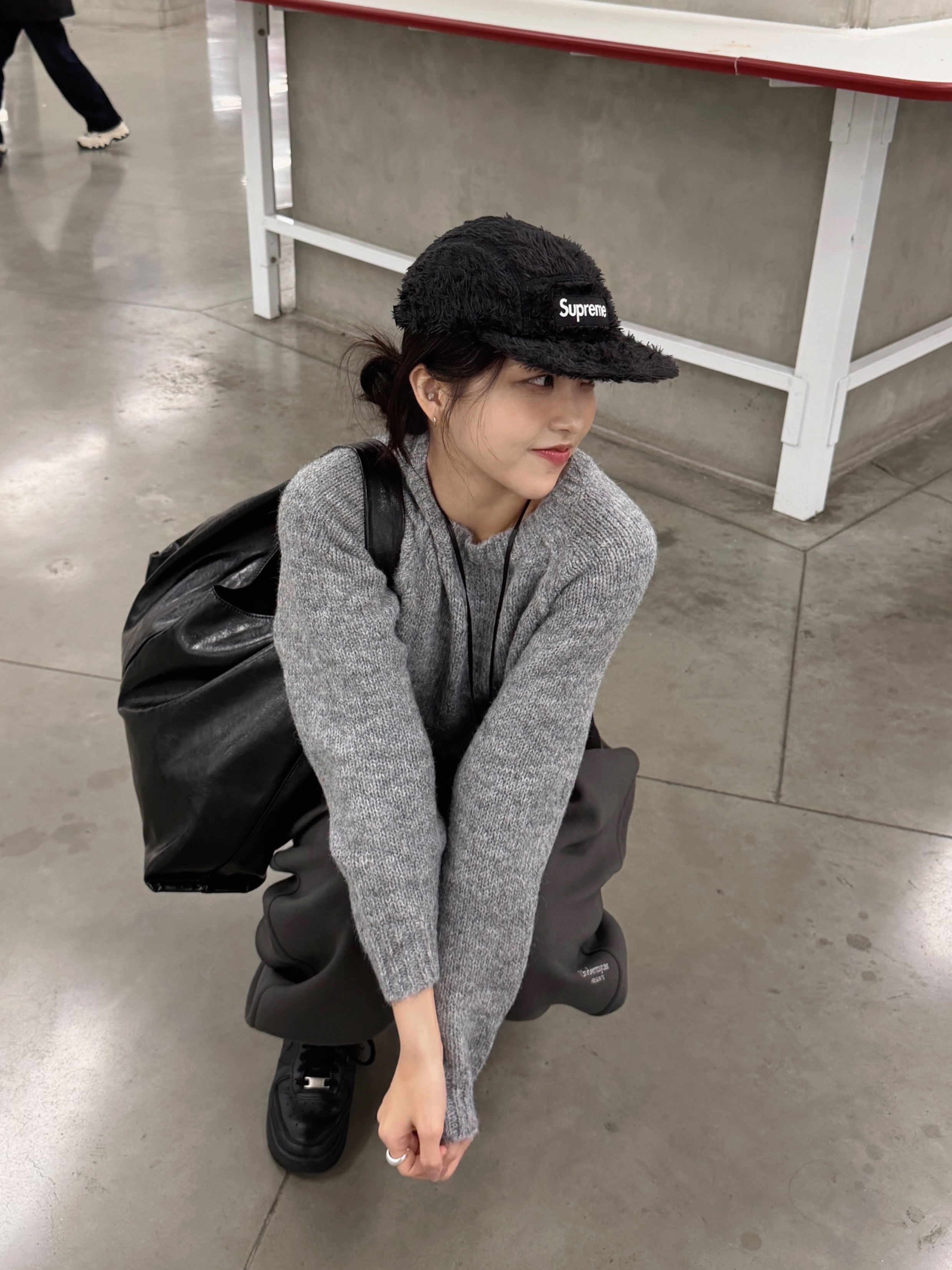 Supreme Fuzzy Camp Cap Black - 24FW, Undermycar Mu.03 Anti Fxxking Logo Play Oversized Sweat Jogger Olive 착용 스타일 - 1