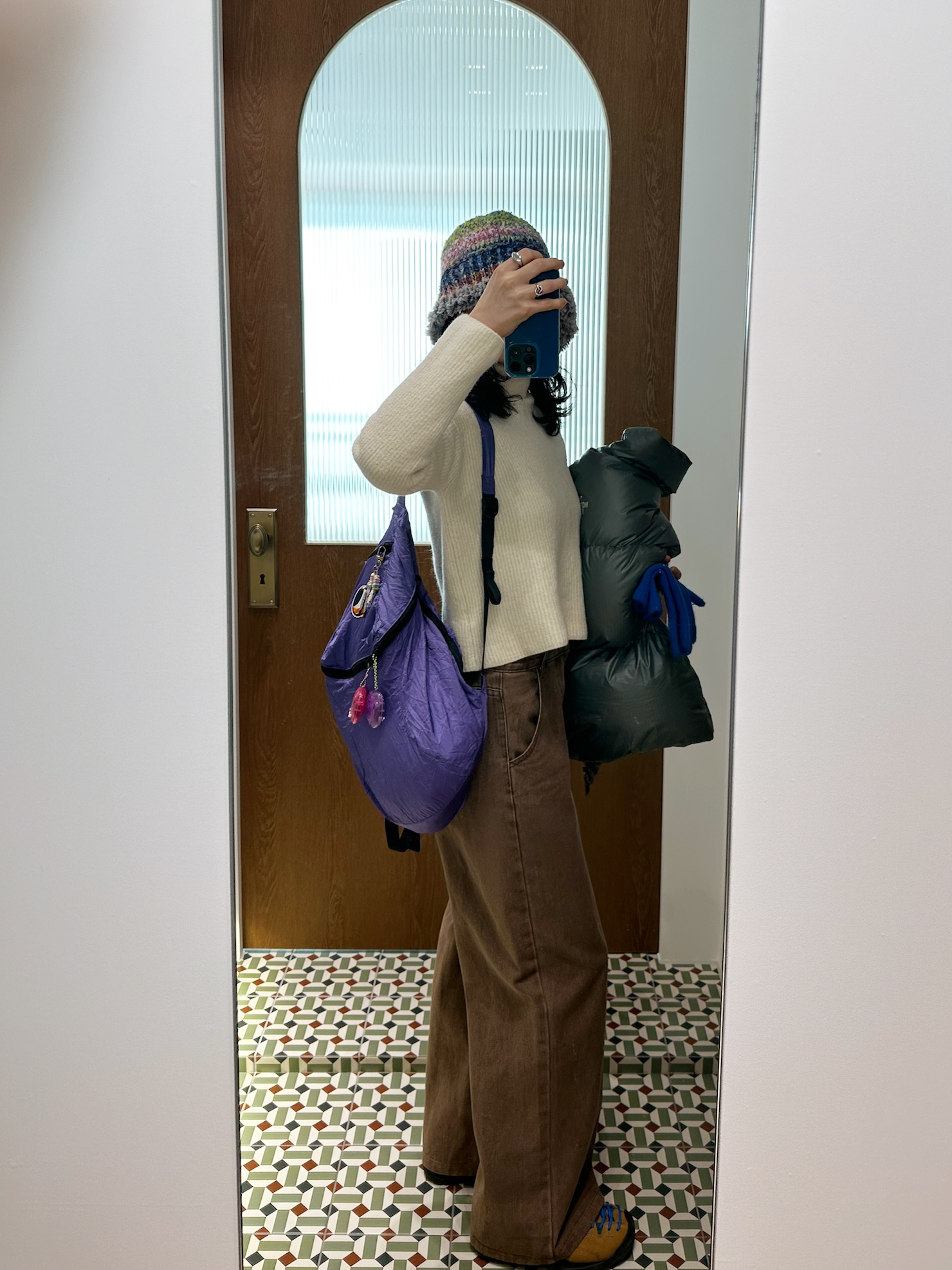 The North Face White Label Wave RDS Down Jacket Khaki, Ticket to the Moon Mini Backpack Purple (15L) 착용 스타일 - 5