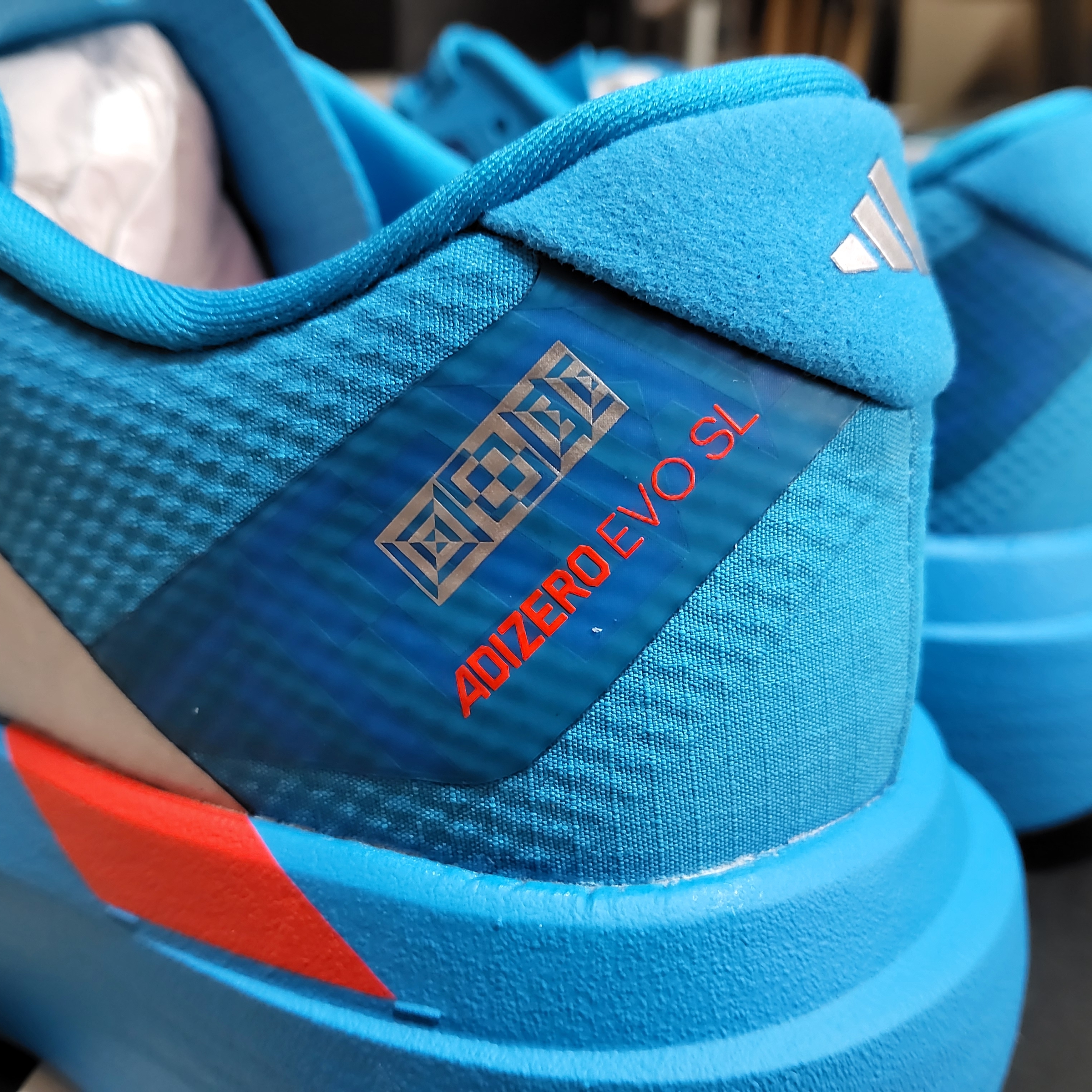 Adidas Adizero EVO SL Woven Solar Blue Silver Metallic 착용 스타일 - 4