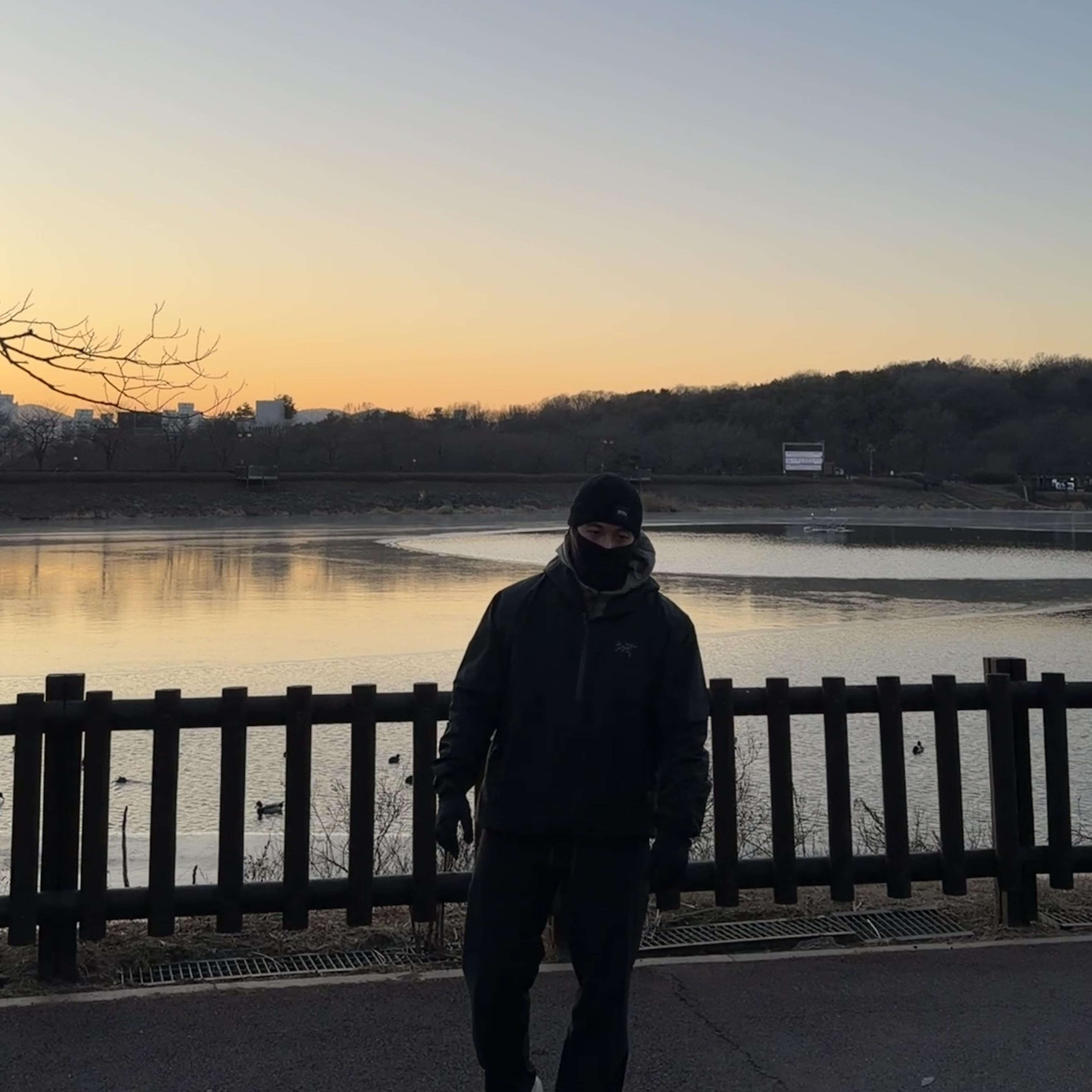 Arc'teryx Rho Balaclava Black, Arc'teryx Beta Jacket Black 착용 스타일