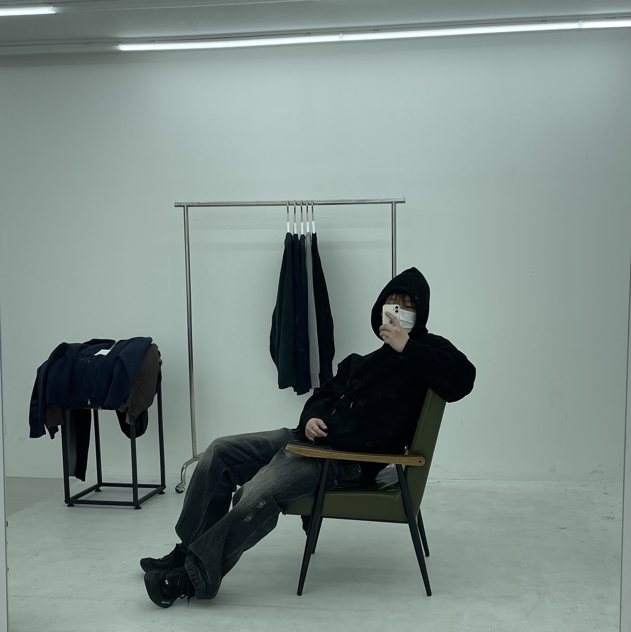 Balenciaga Circuit Sneaker Black, Nonnod Double Pocket Japanese Denim Pants Washed black 착용 스타일