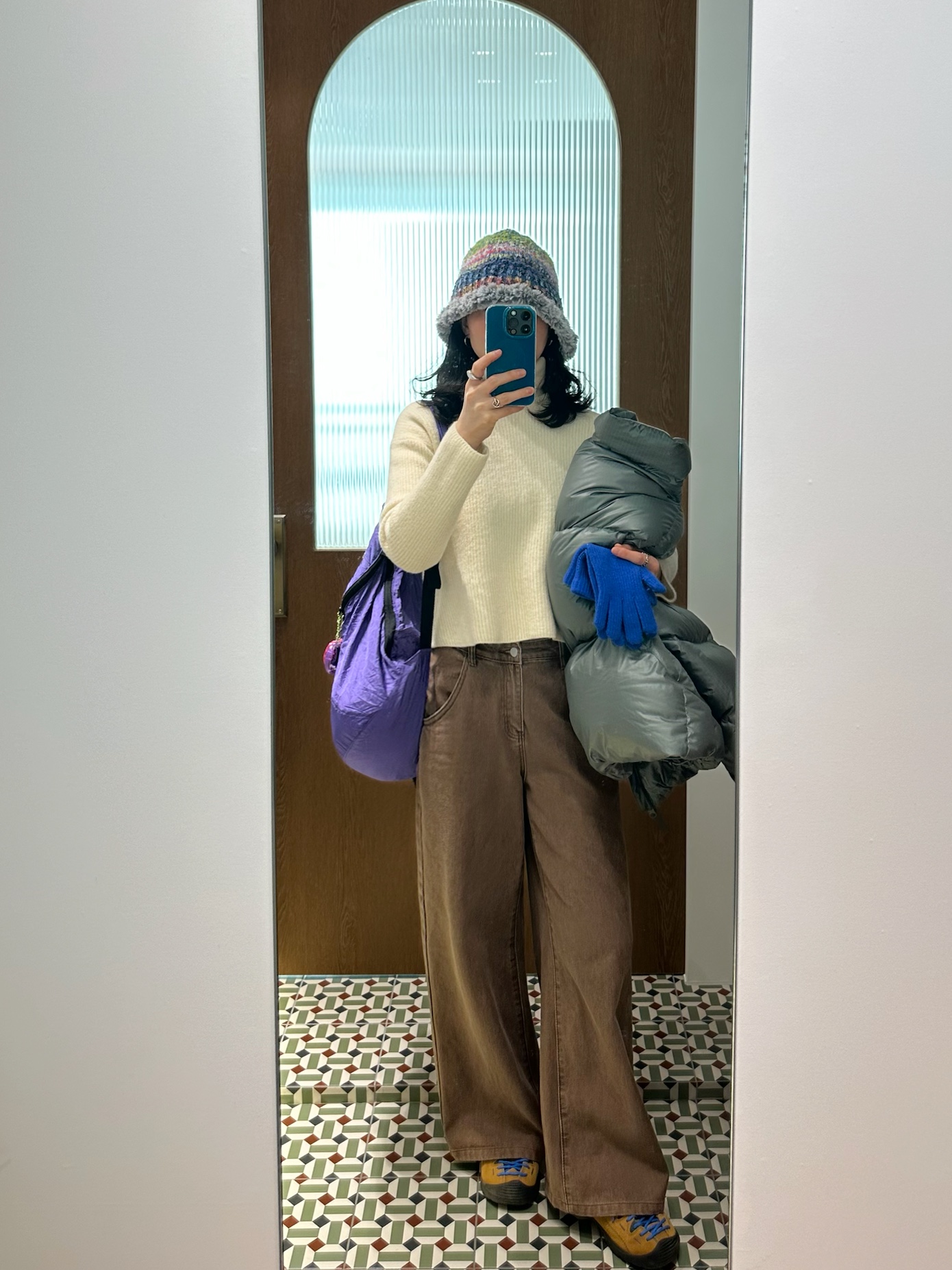 The North Face White Label Wave RDS Down Jacket Khaki, Ticket to the Moon Mini Backpack Purple (15L) 착용 스타일 - 6