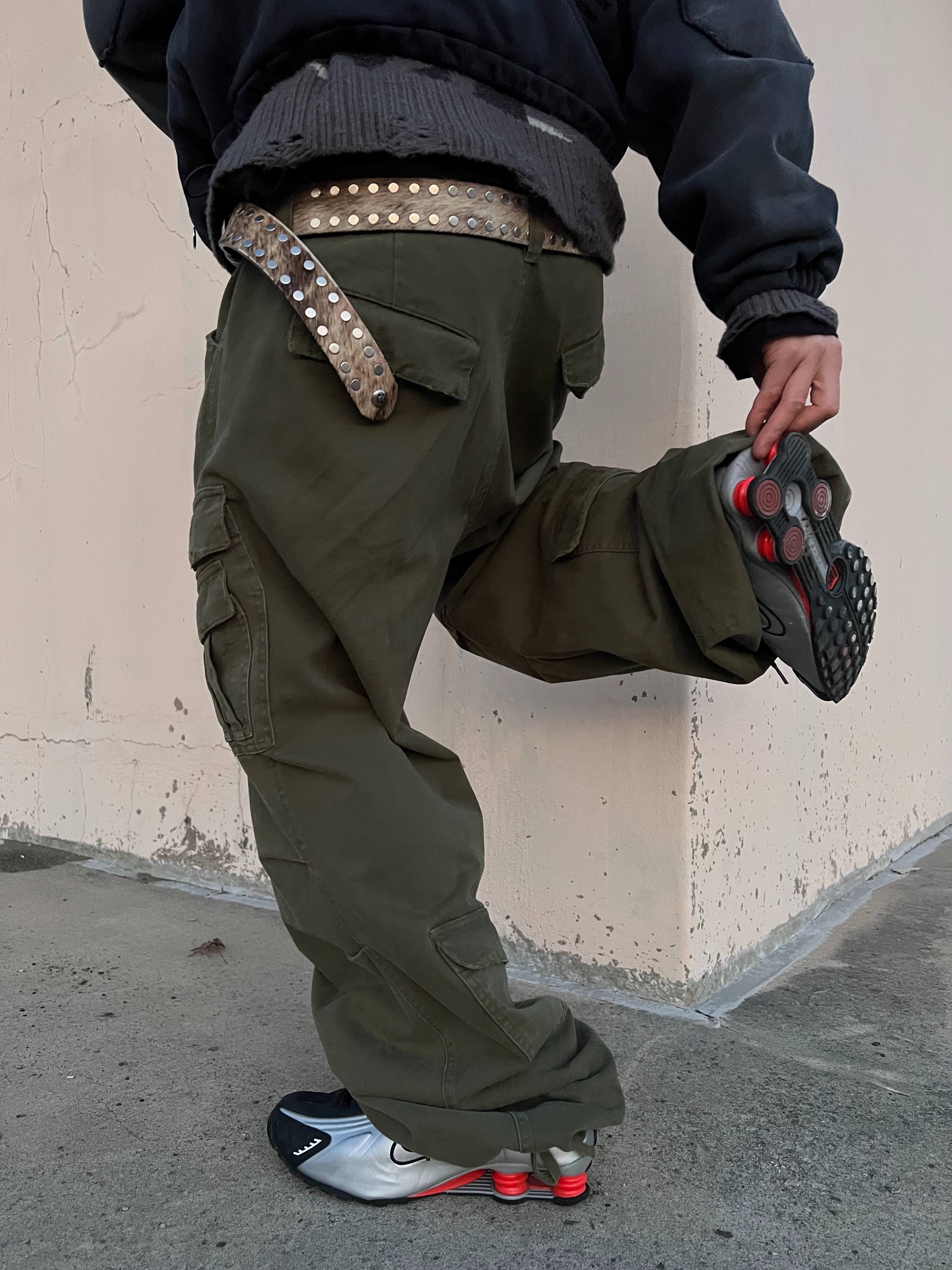 Nike Shox R4 Black and Metallic Silver, Nonnod Double Pocket Cargo Pants Vintage khaki 착용 스타일 - 5