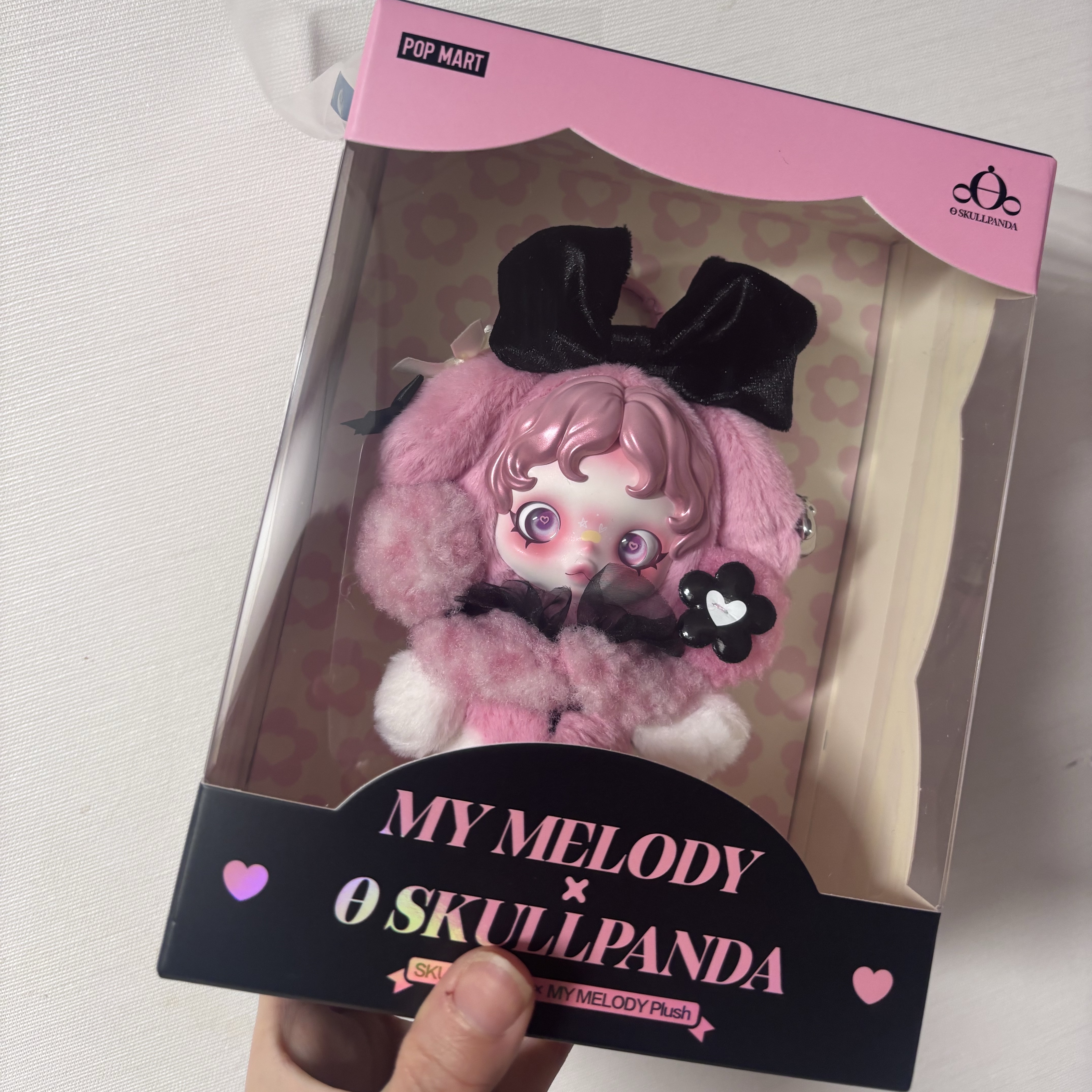 Pop Mart Skullpanda x My Melody Plush 착용 스타일