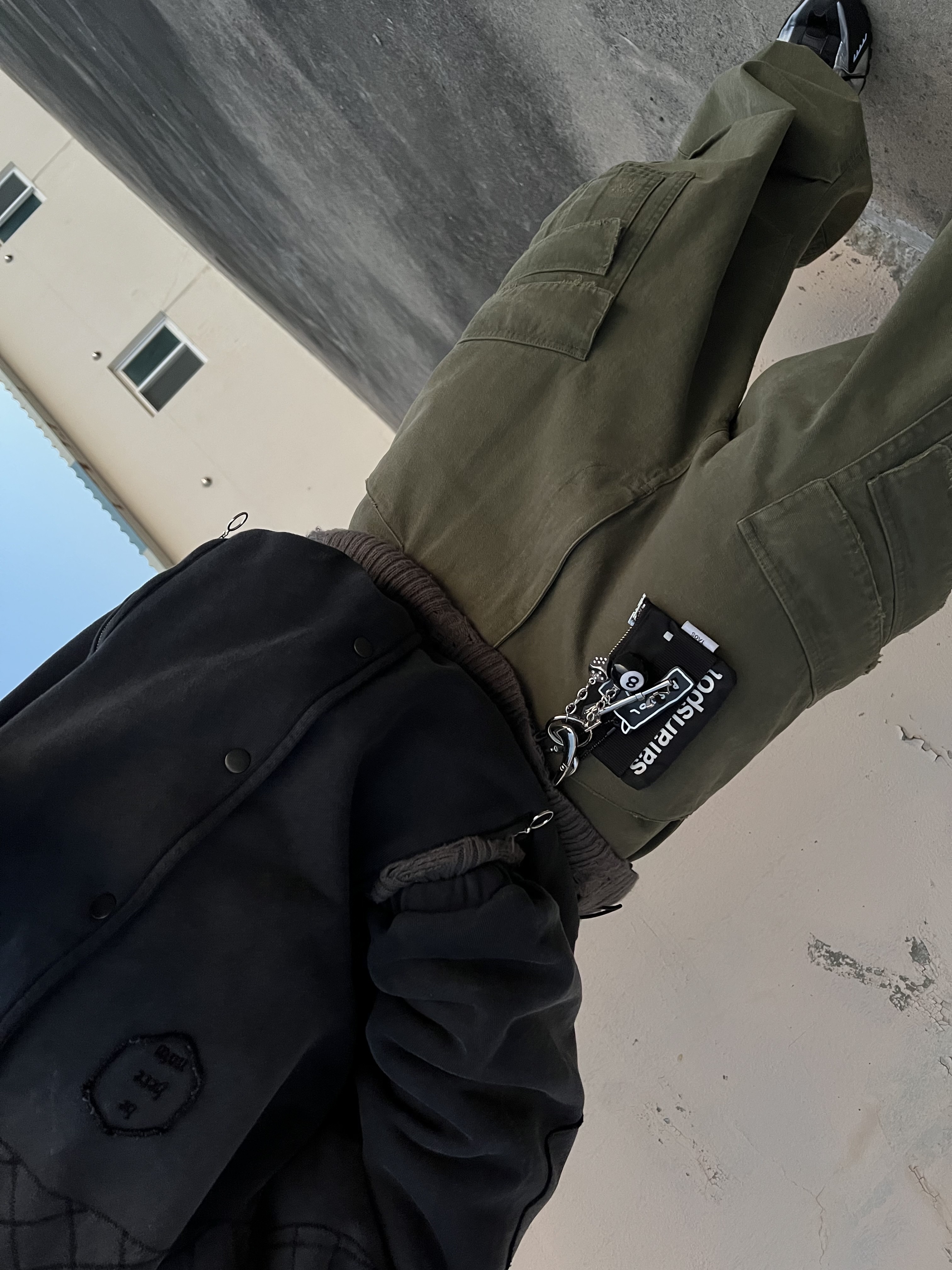Nike Shox R4 Black and Metallic Silver, Nonnod Double Pocket Cargo Pants Vintage khaki 착용 스타일 - 7