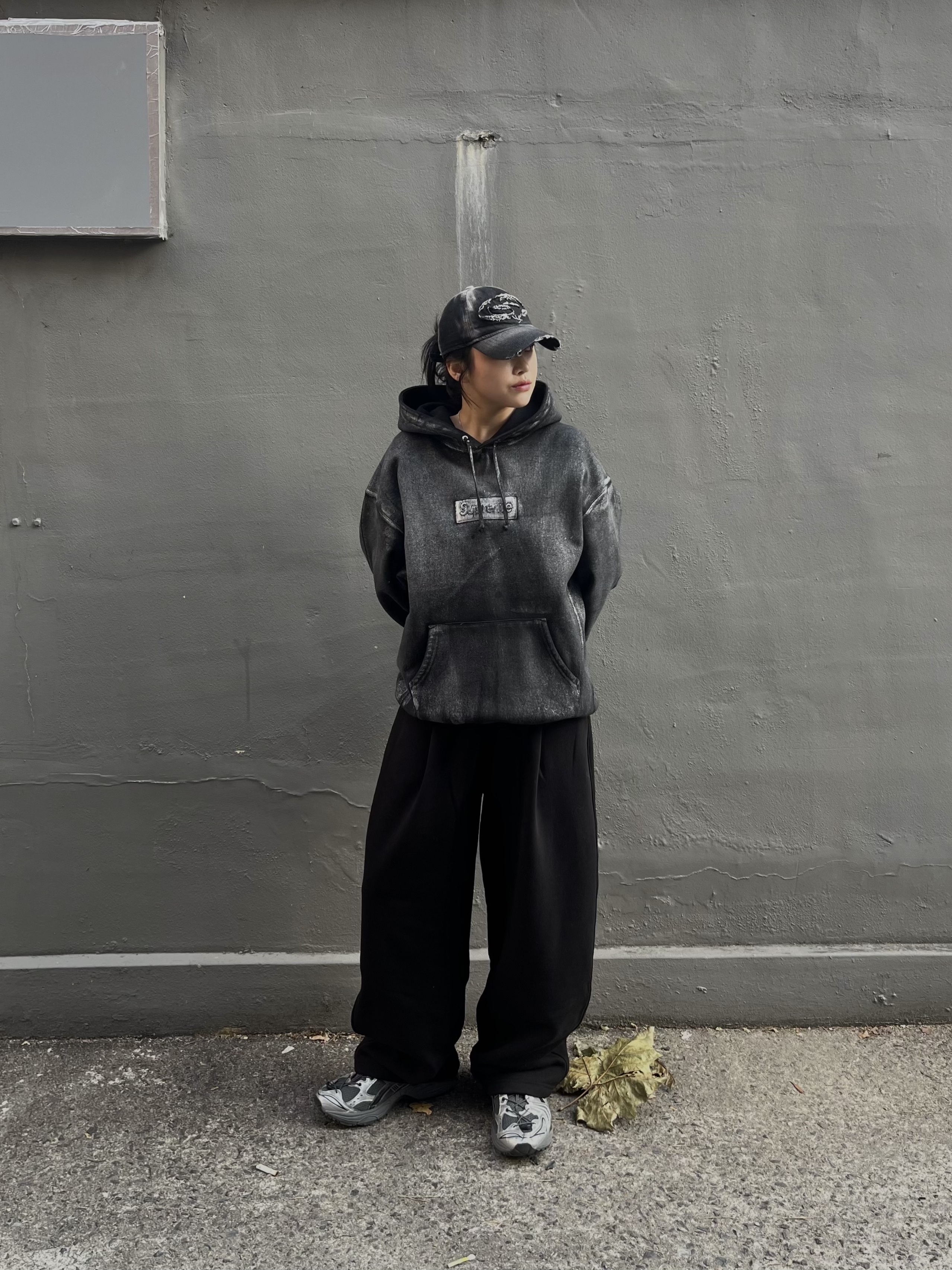 Supreme x MM6 Maison Margiela Foil Box Logo Hooded Sweatshirt Black - 24SS, Asics x Unaffected Gel-Kayano 14 Silver Moon 착용 스타일 - 3