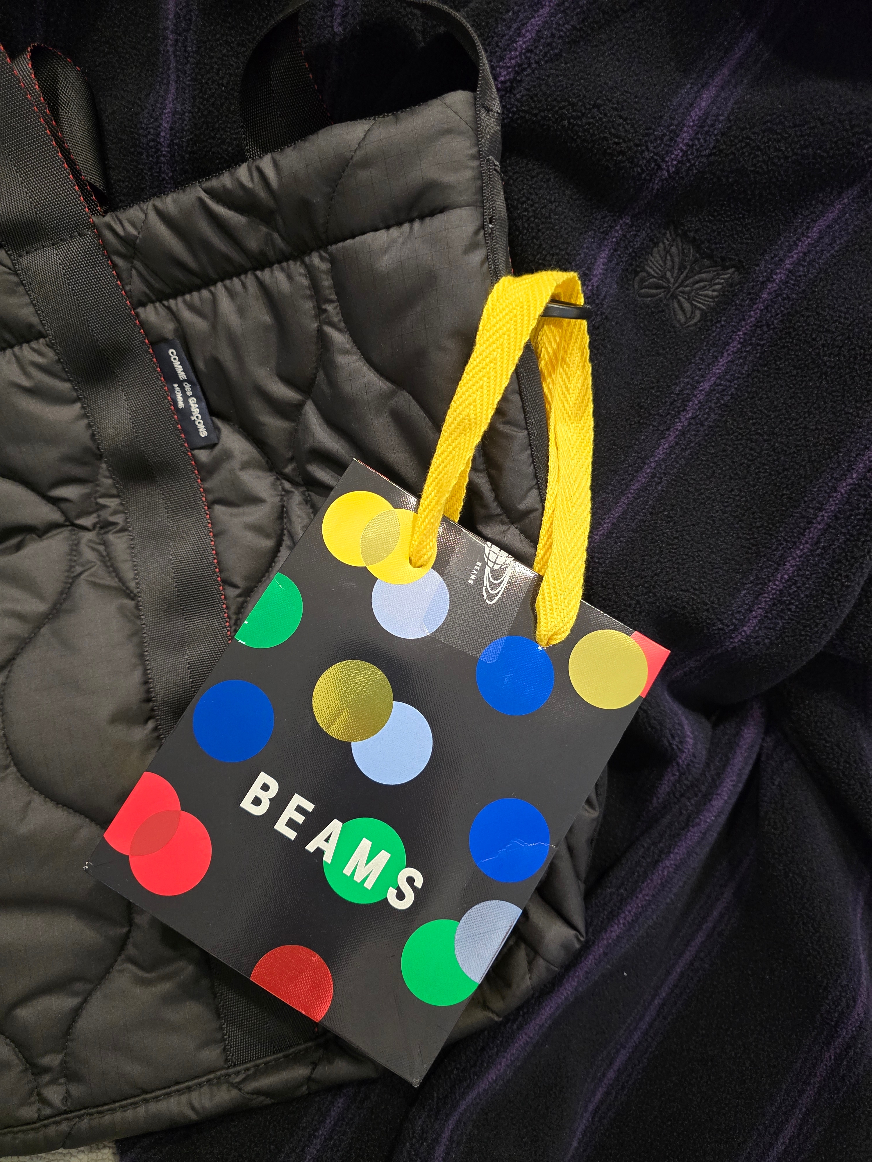 Beams Boy Boy's Sukajan Keychain Black, Uniqlo x Needles Fleece Oversized Cardigan Black - KR 착용 스타일