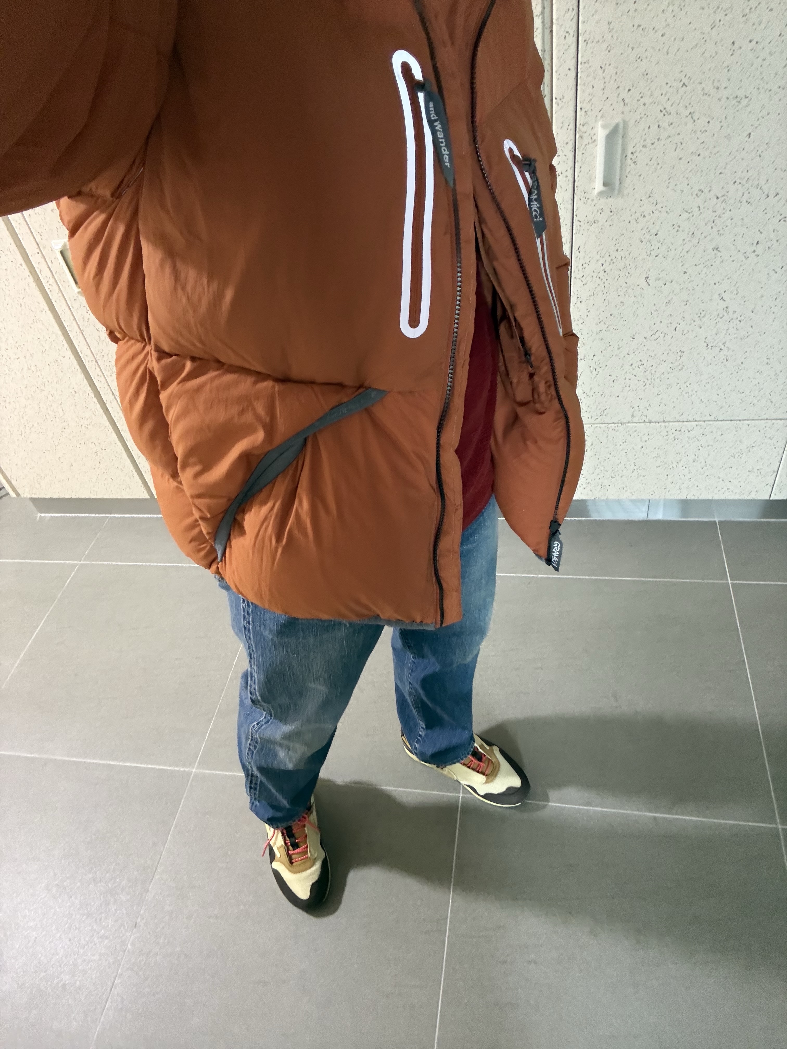 Nike x Travis Scott Air Max 1 Cact.us Brown 착용 스타일 - 2