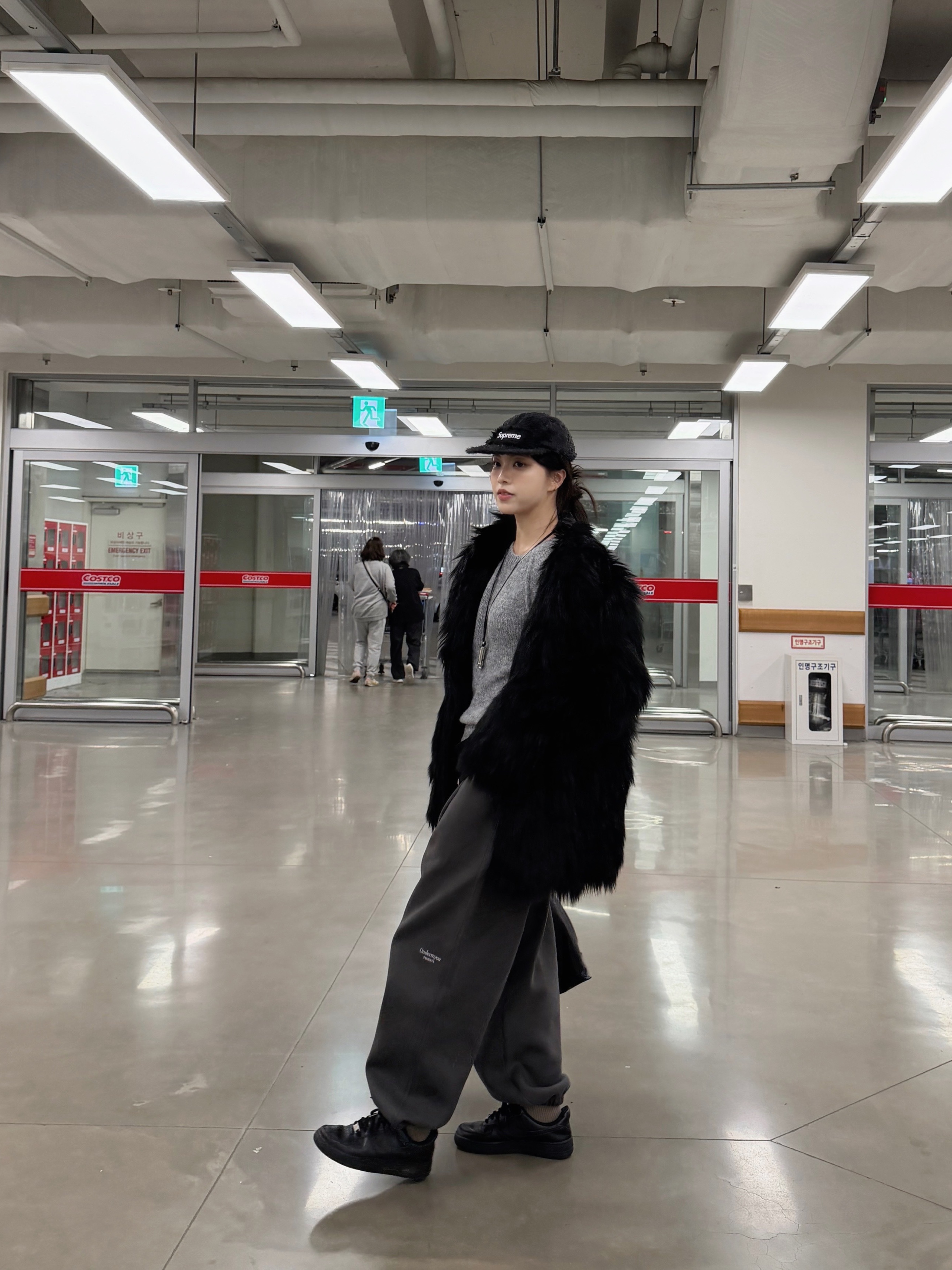 Supreme Fuzzy Camp Cap Black - 24FW, Undermycar Mu.03 Anti Fxxking Logo Play Oversized Sweat Jogger Olive 착용 스타일 - 2