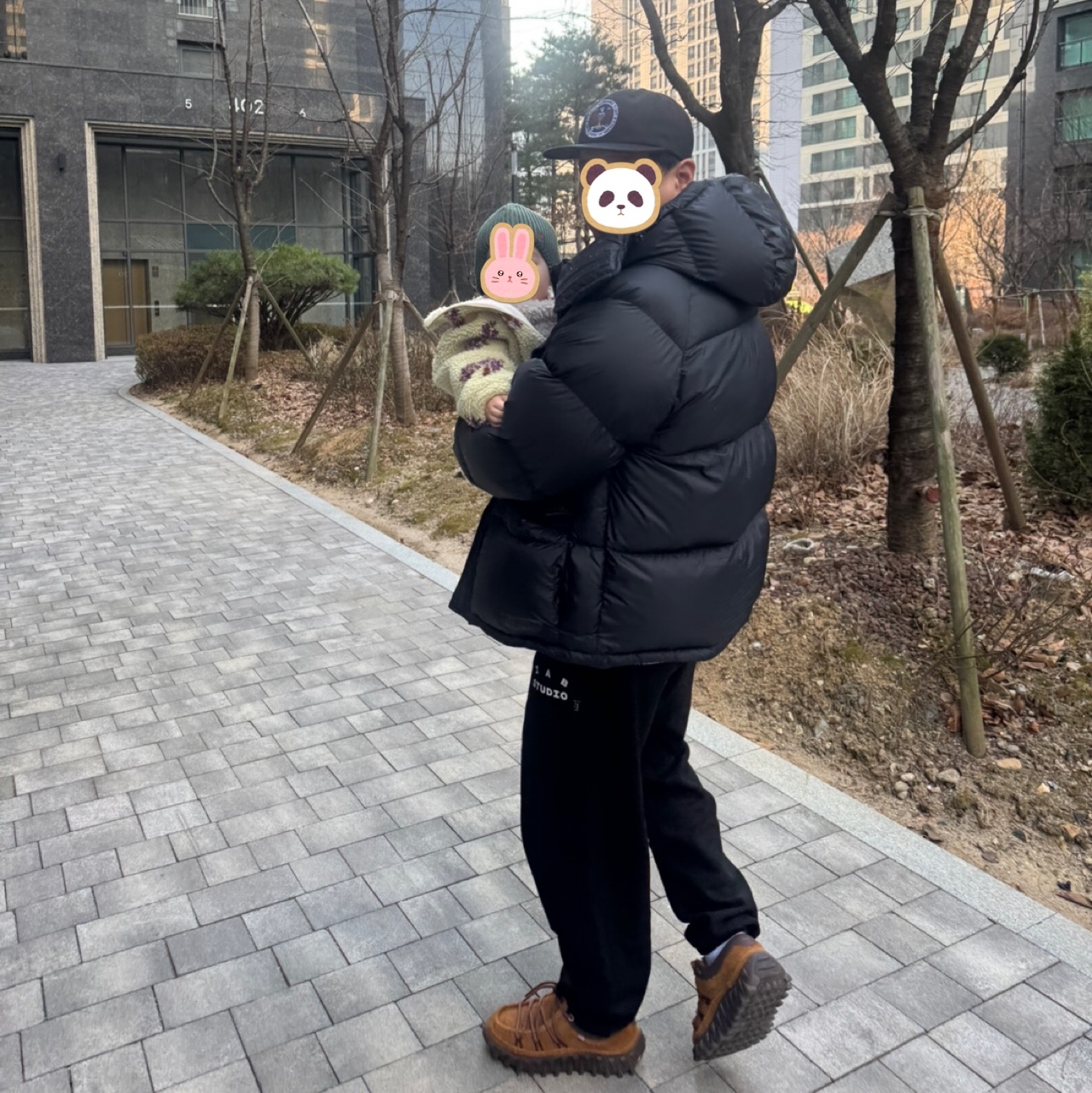 Supreme Pledge Allegiance 6-Panel Black - 25FW, Supreme 700-Fill Down Lightweight Puffer Jacket Black - 24FW 착용 스타일