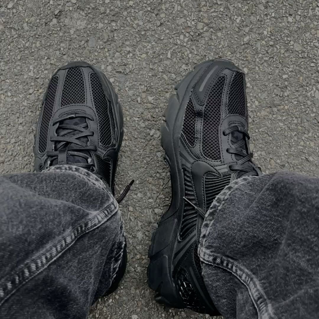 Nike Zoom Vomero 5 SP Black 착용 스타일 - 1