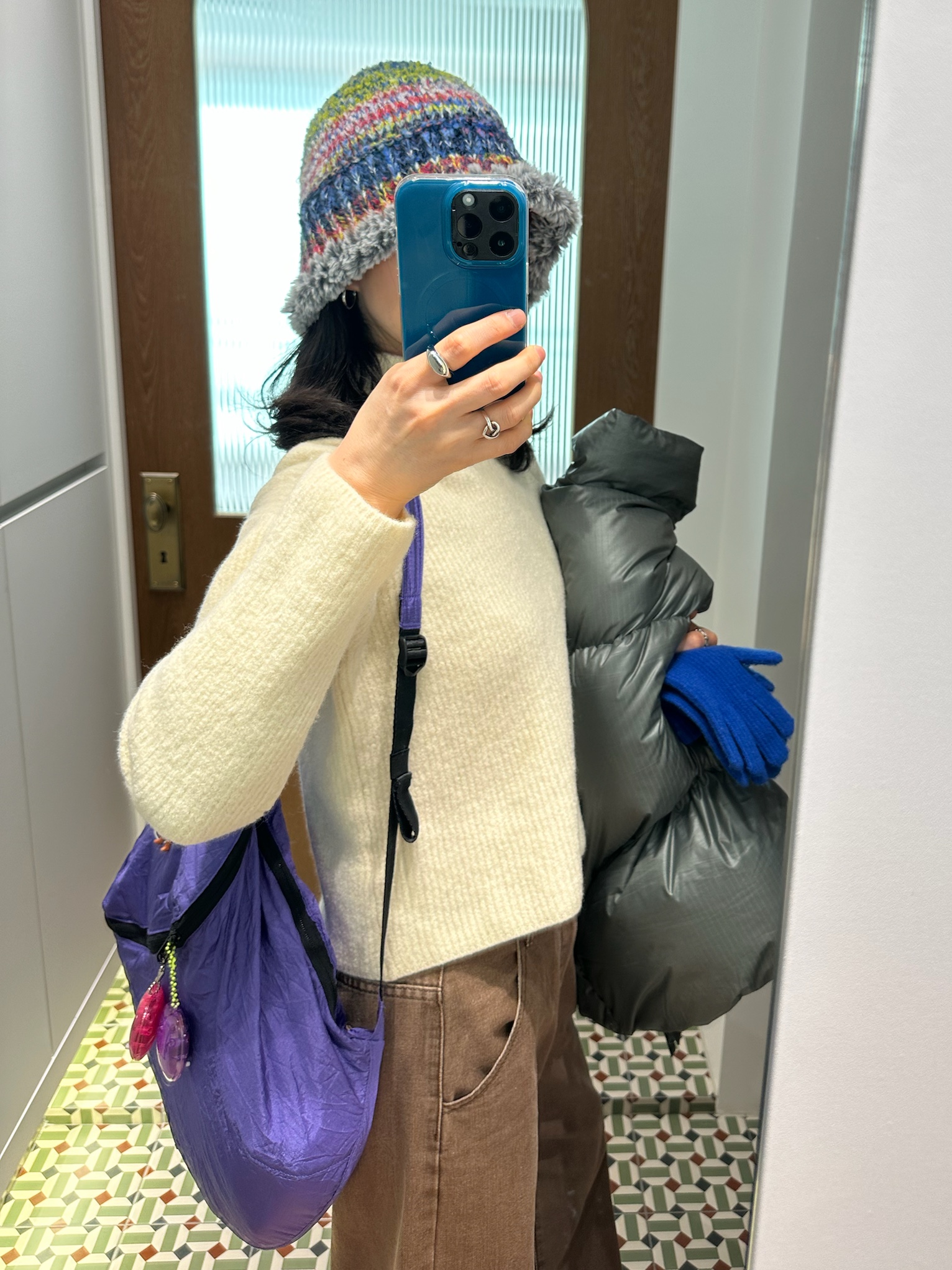 The North Face White Label Wave RDS Down Jacket Khaki, Ticket to the Moon Mini Backpack Purple (15L) 착용 스타일 - 2