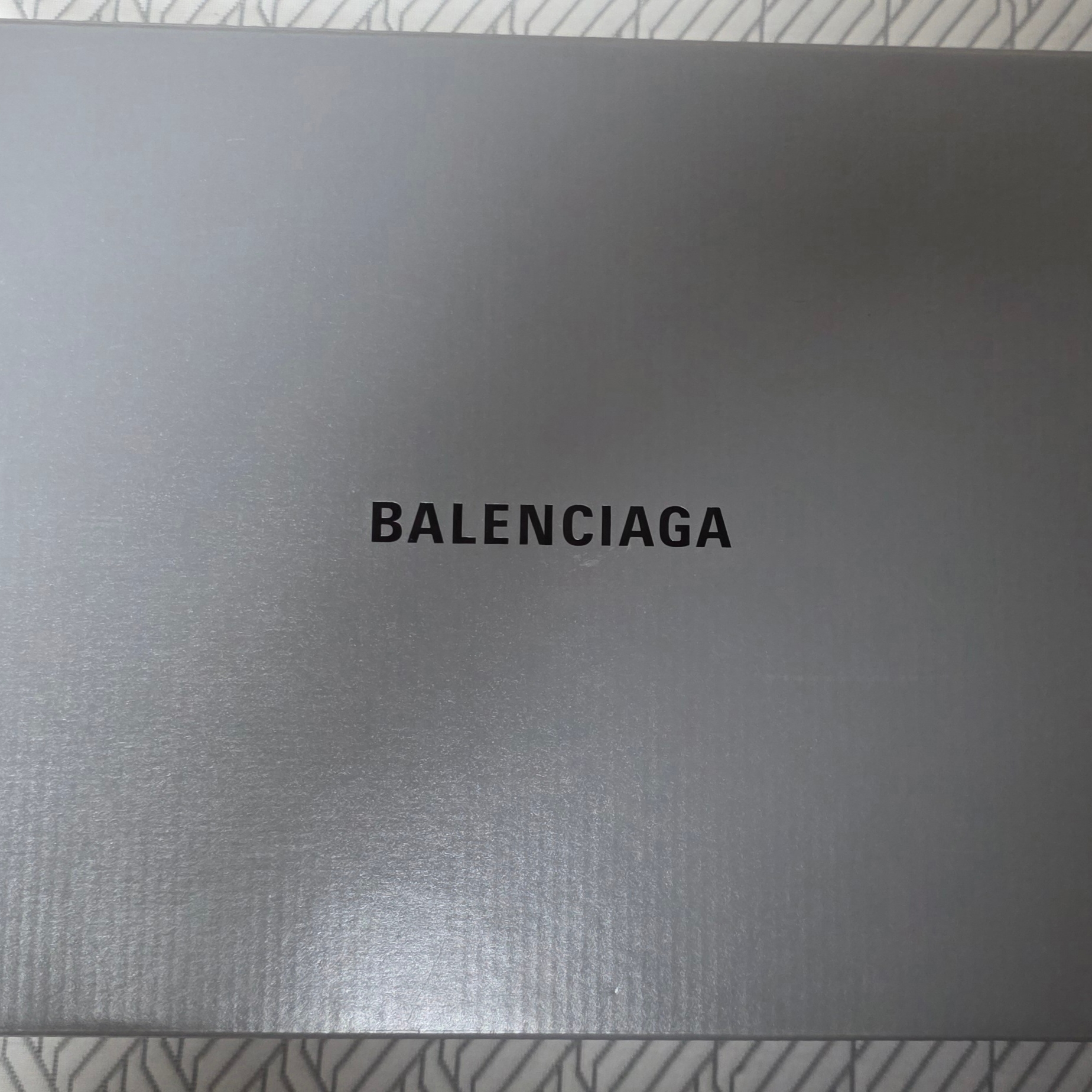Balenciaga Track Sneakers Beige Black 착용 스타일 - 1