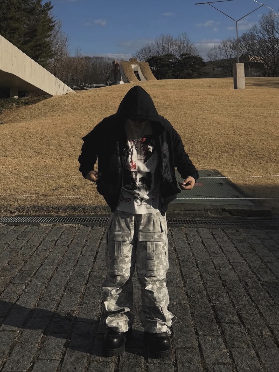 Farfromwhat Far Camo Cargo Pants White 착용 스타일