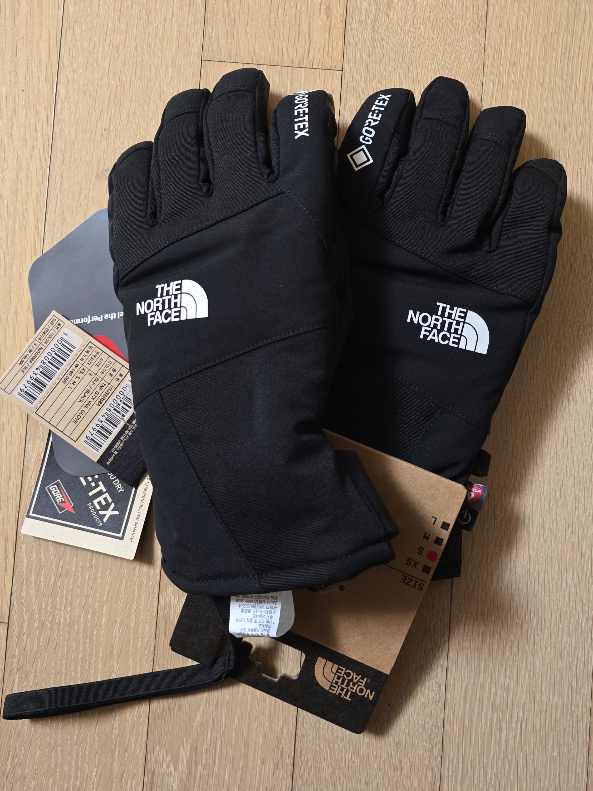 The North Face Tnf Gtx Vail Glove Black - 25FW 착용 스타일