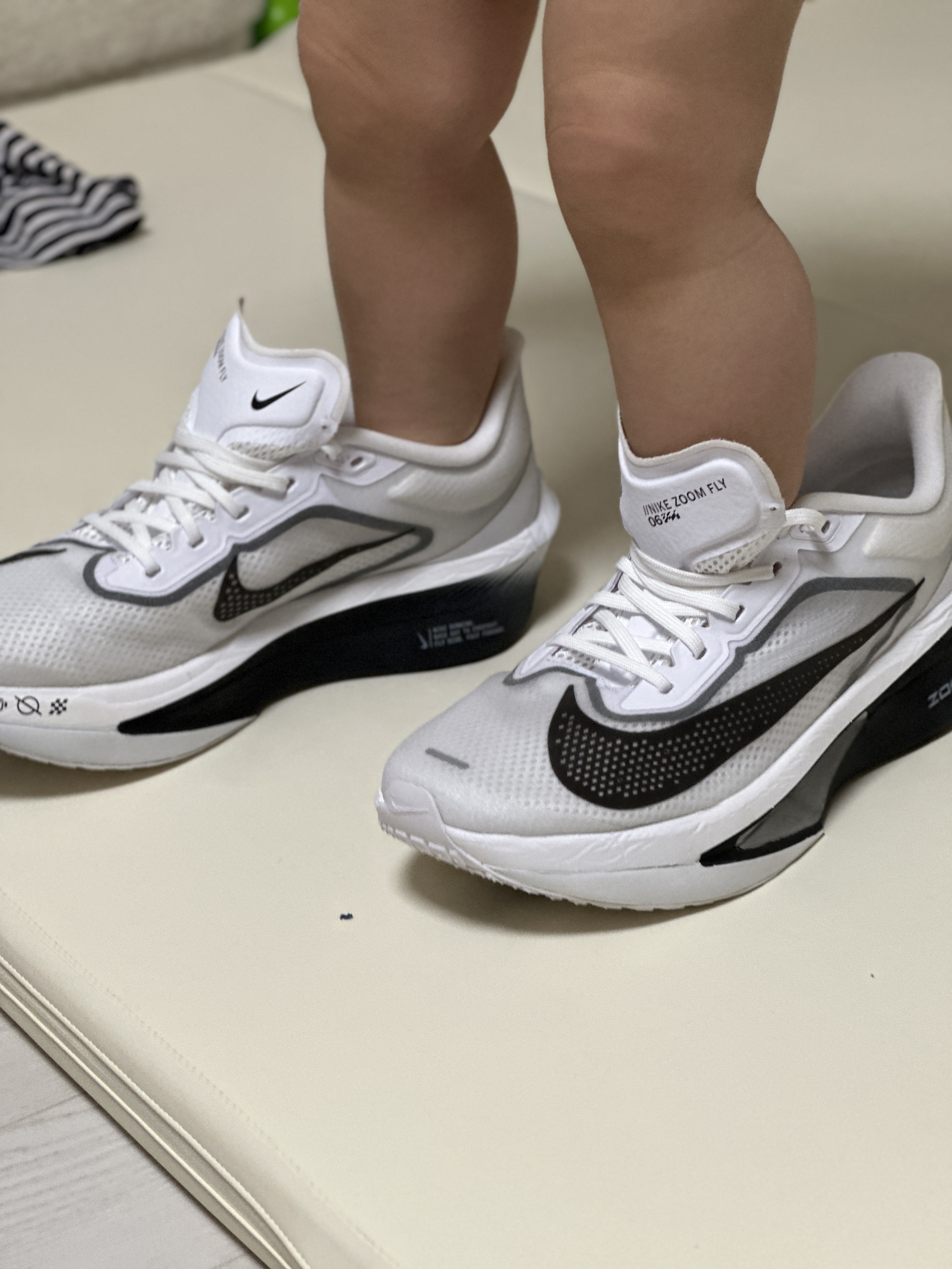 Nike Zoom Fly 6 White Smoke Grey 착용 스타일 - 3