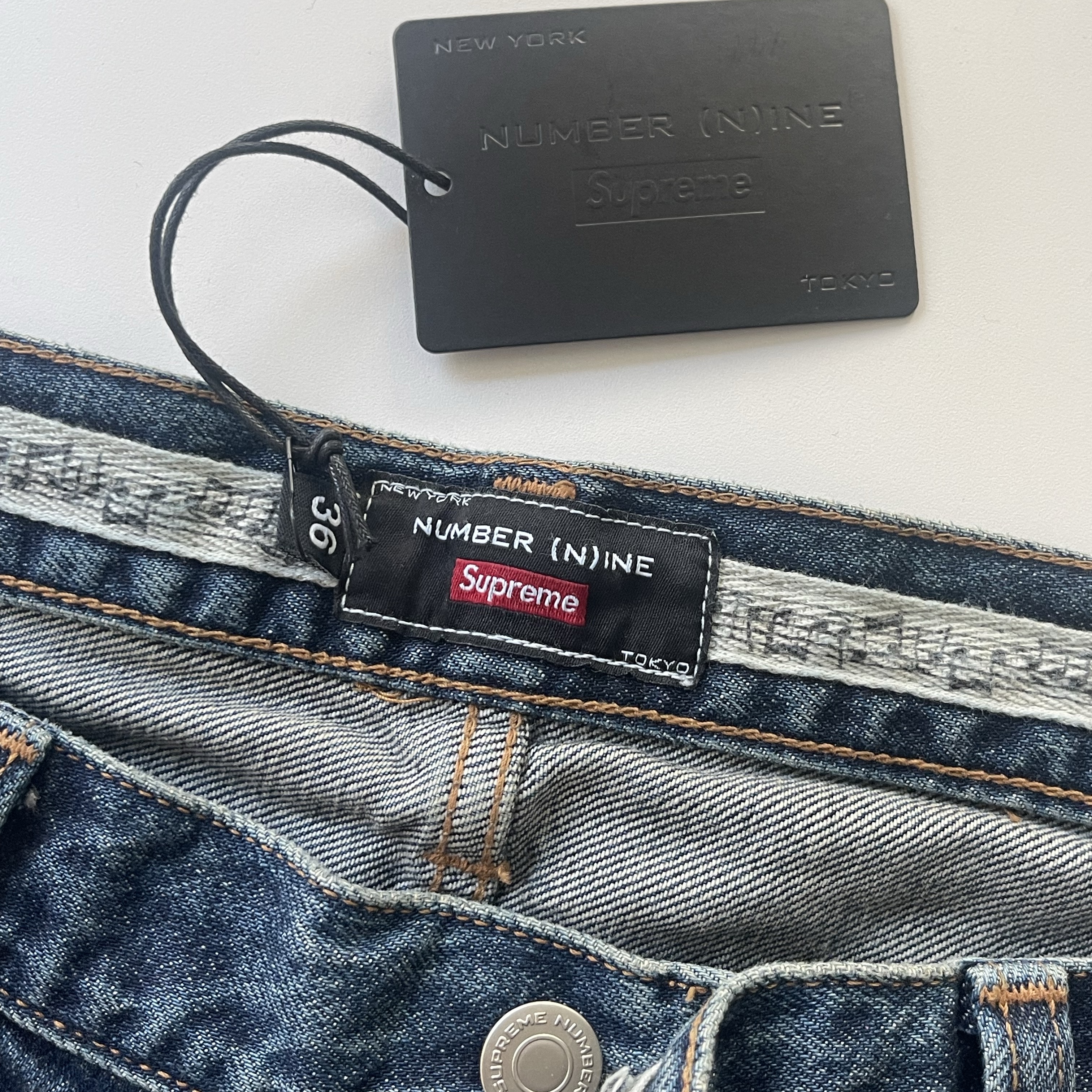 Supreme x Number (N)ine Patches Loose Fit Selvedge Jean Washed Indigo - 25FW 착용 스타일 - 2
