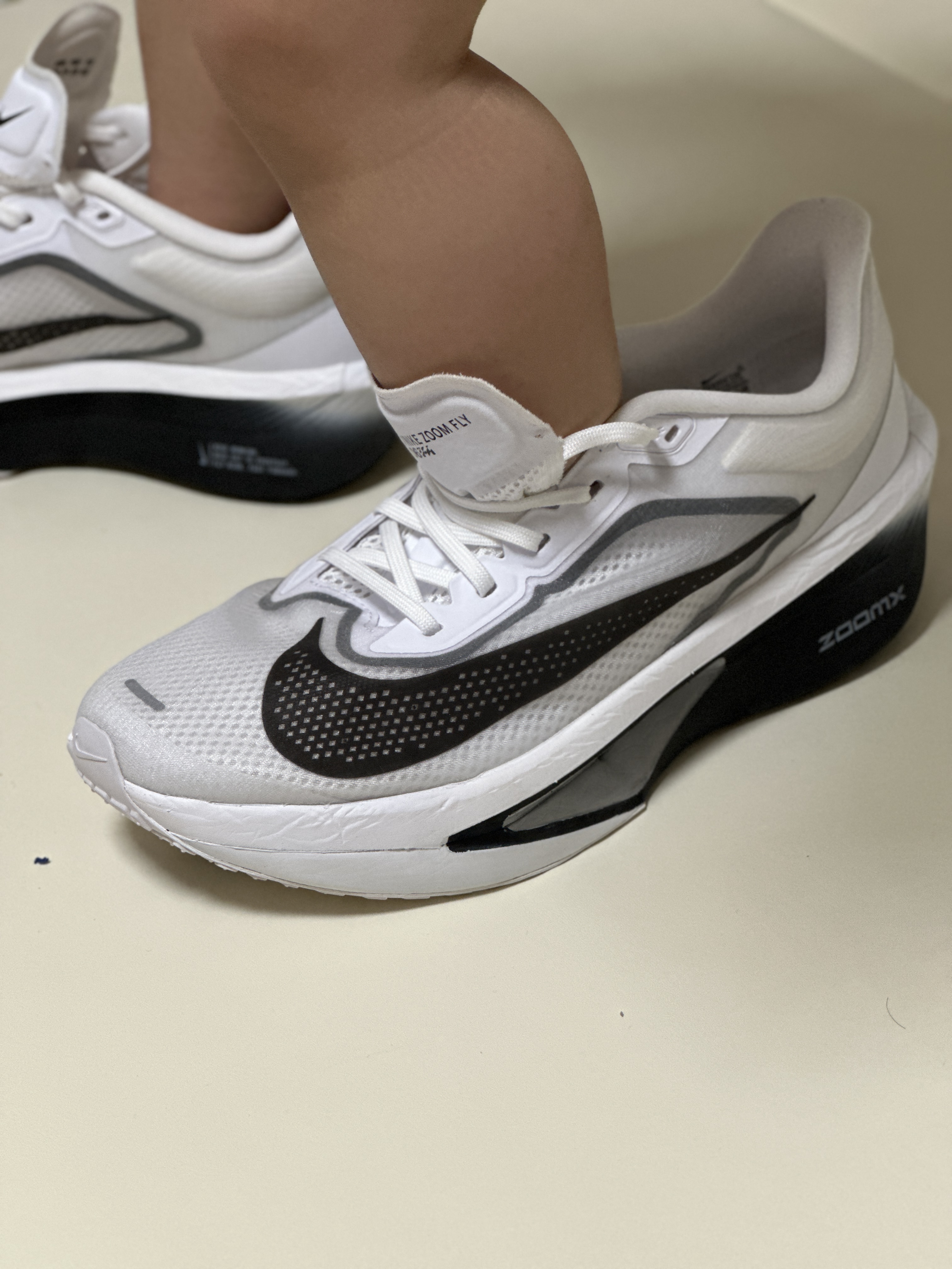 Nike Zoom Fly 6 White Smoke Grey 착용 스타일 - 2