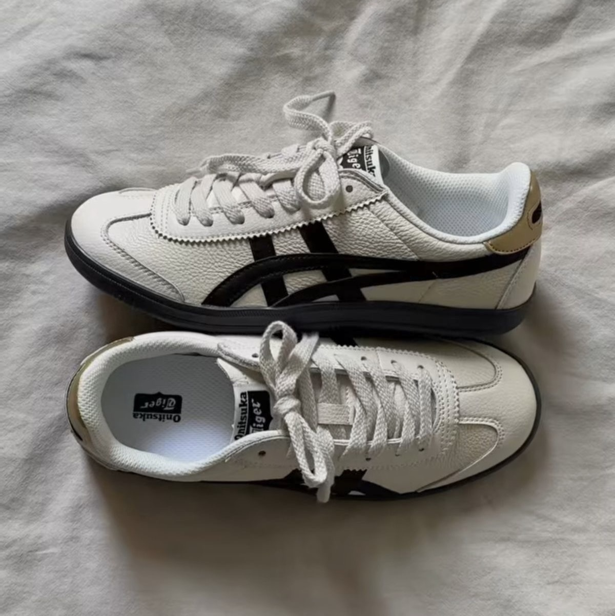 Onitsuka Tiger Tokuten White Black 착용 스타일 - 1