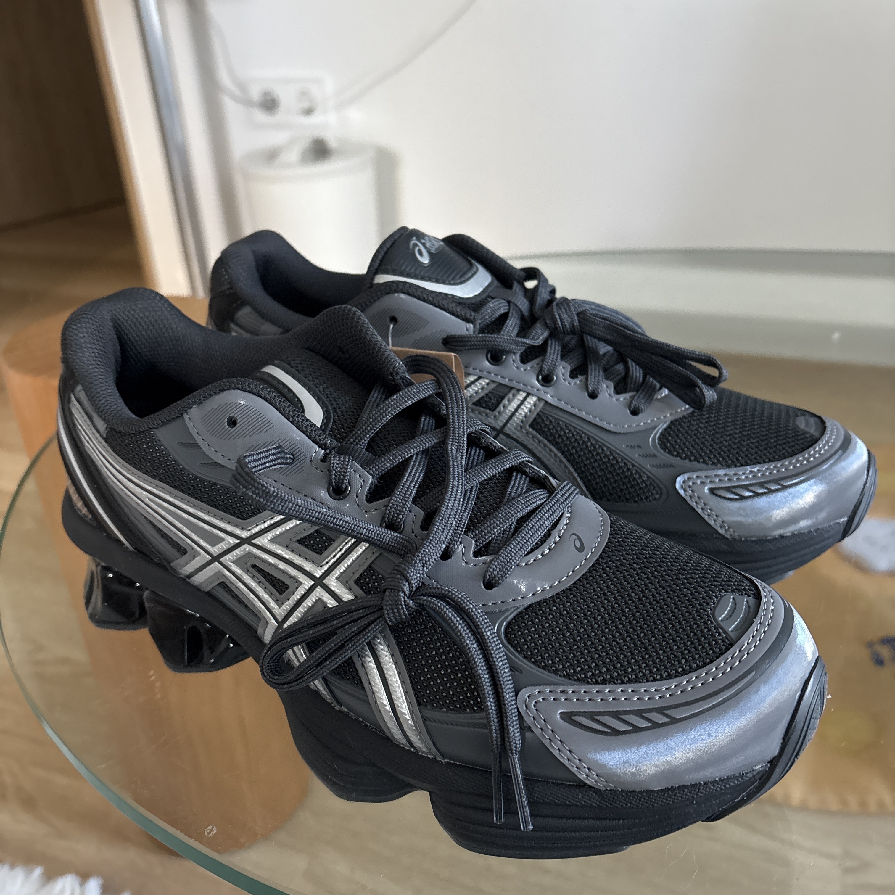 Asics Gel-Kinetic Fluent Graphite Grey Pure Silver 착용 스타일