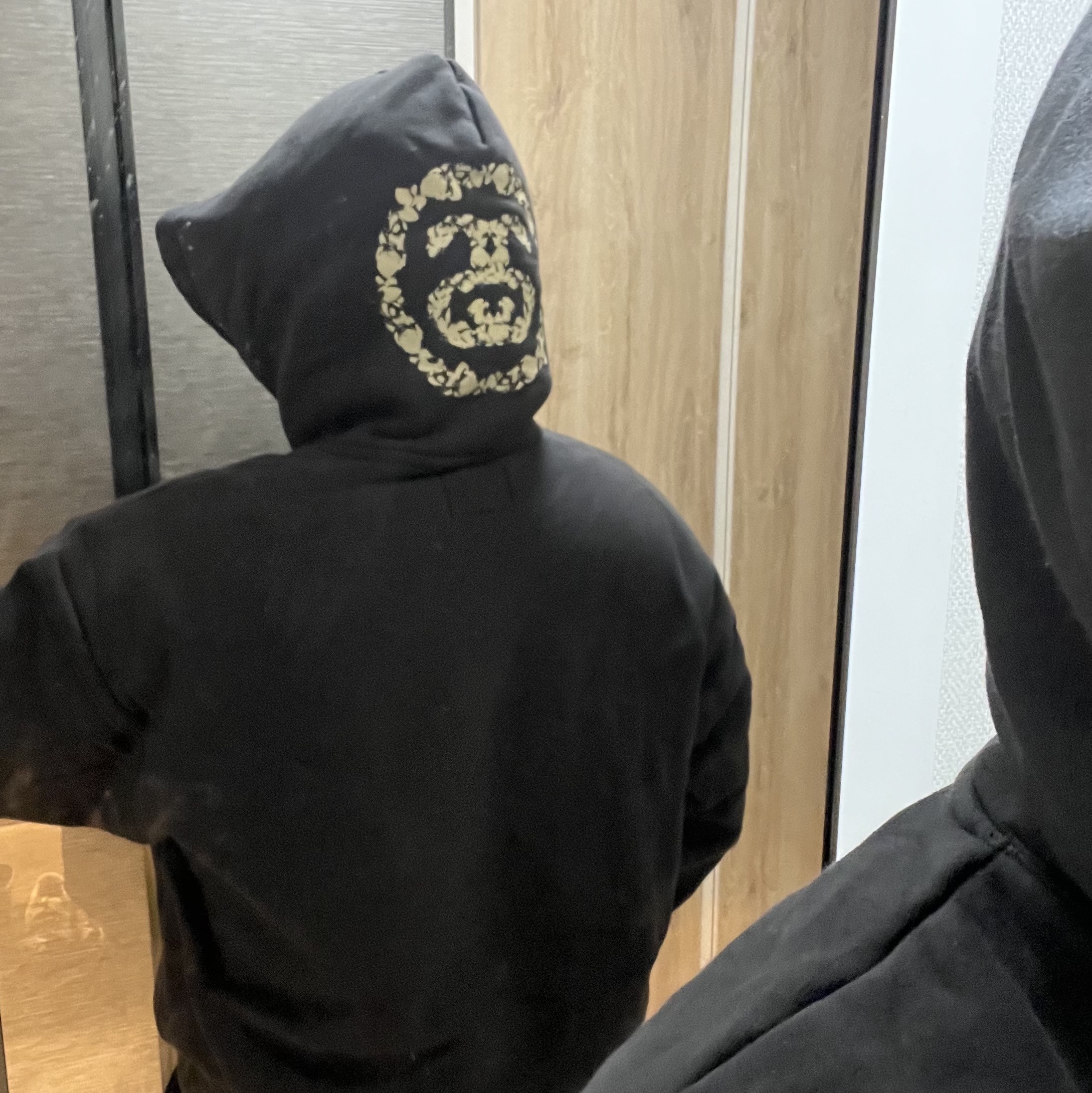 Stussy x Denim Tears Graphic Hoodie Black 착용 스타일 - 2